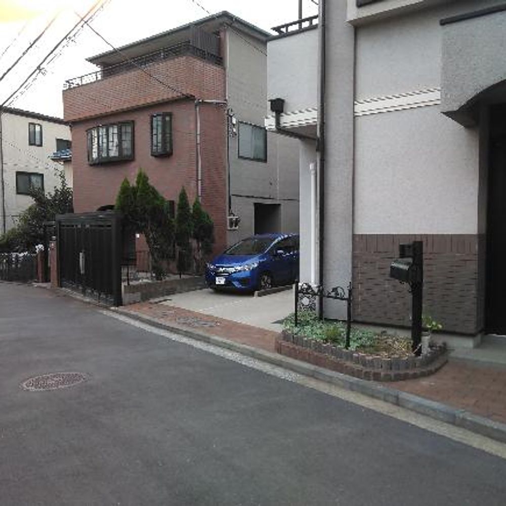 さつきが丘4-11駐車場:2