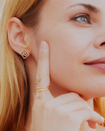 gold jewellery dubai 8 1 | Varudai | Handcrafted 18K Gold and Natural Diamond Jewelry | Personalized from Dubai