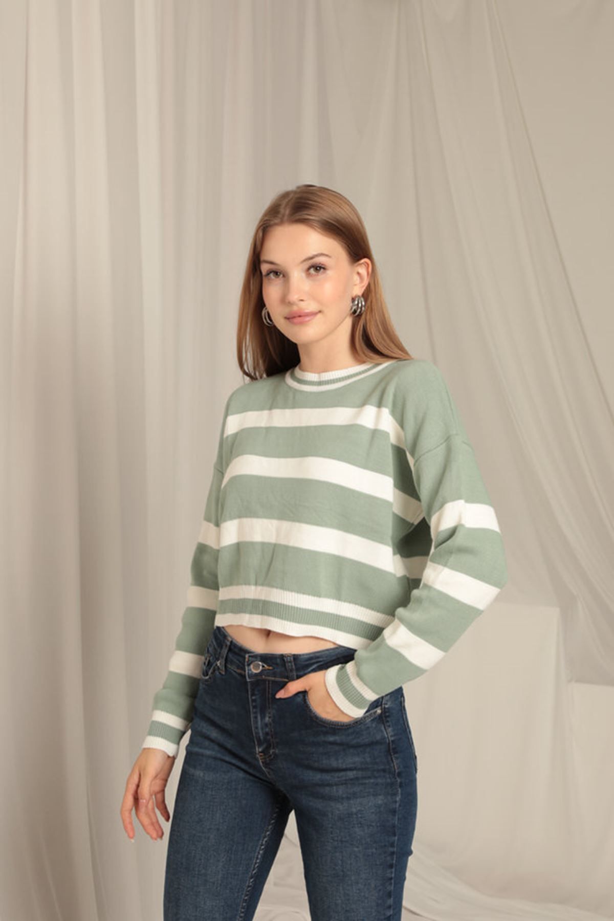 Triko Kumaş Çizgili Crop Kazak