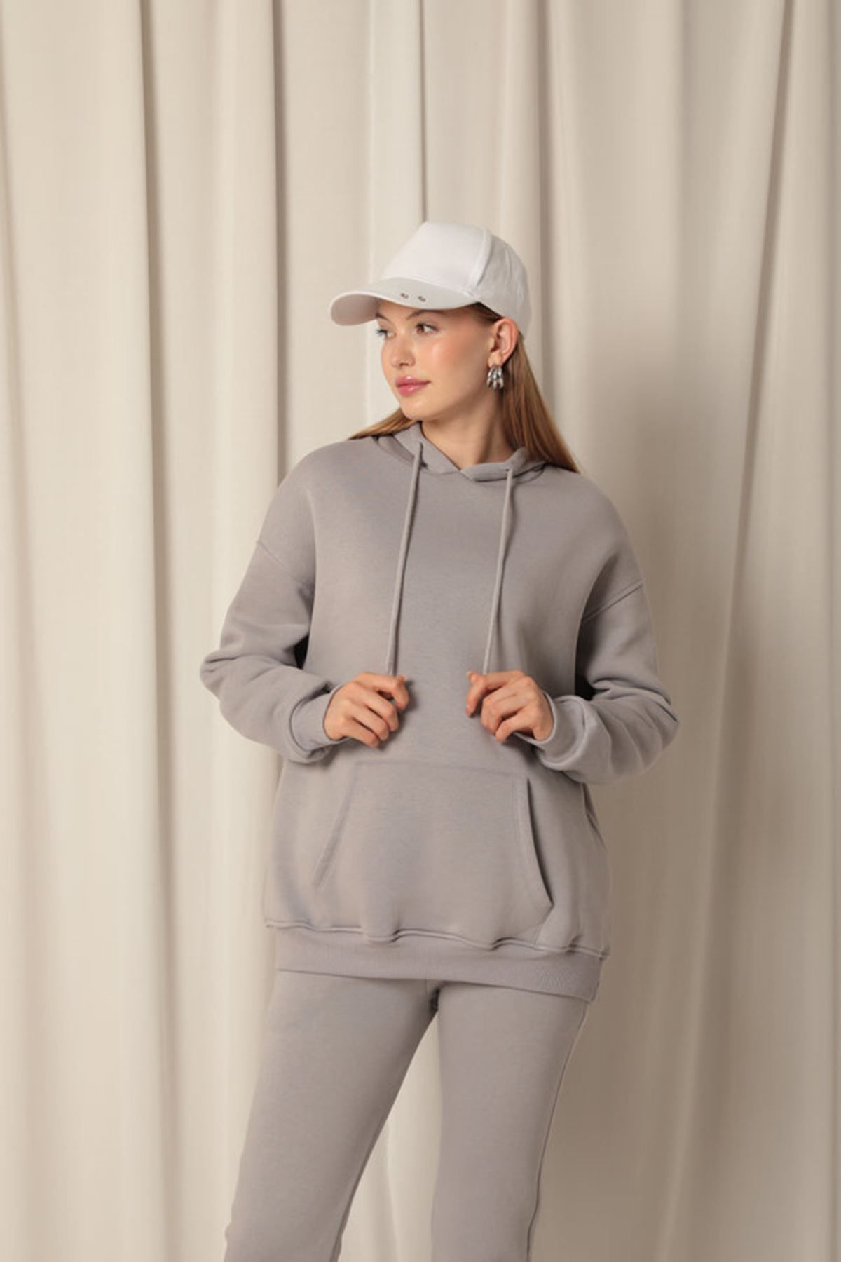 Üç İplik Kanguru Cep Kapüşonlu Kadın Sweat
