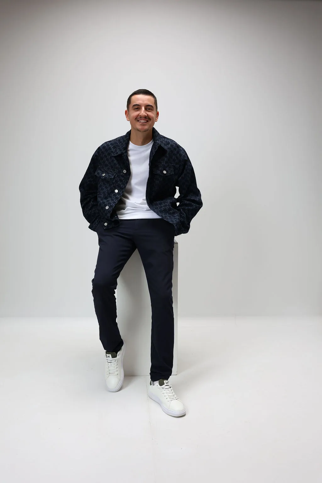 Théo Caillet — vidéaste / photographe, tournage terrain et post-production soignée