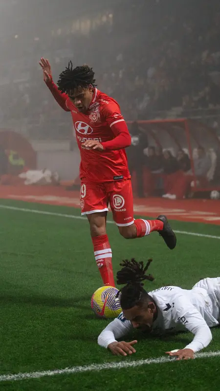 Football — attaque côté gauche