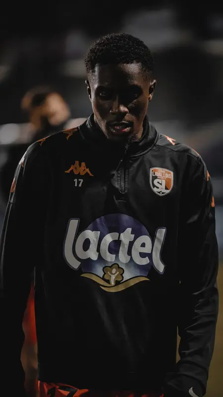 Football — célébration bras levé