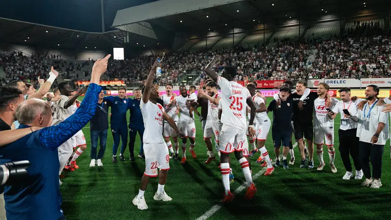 Football — frappe et équilibre