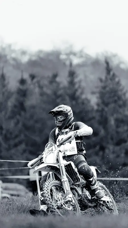 Sport mécanique — virage serré