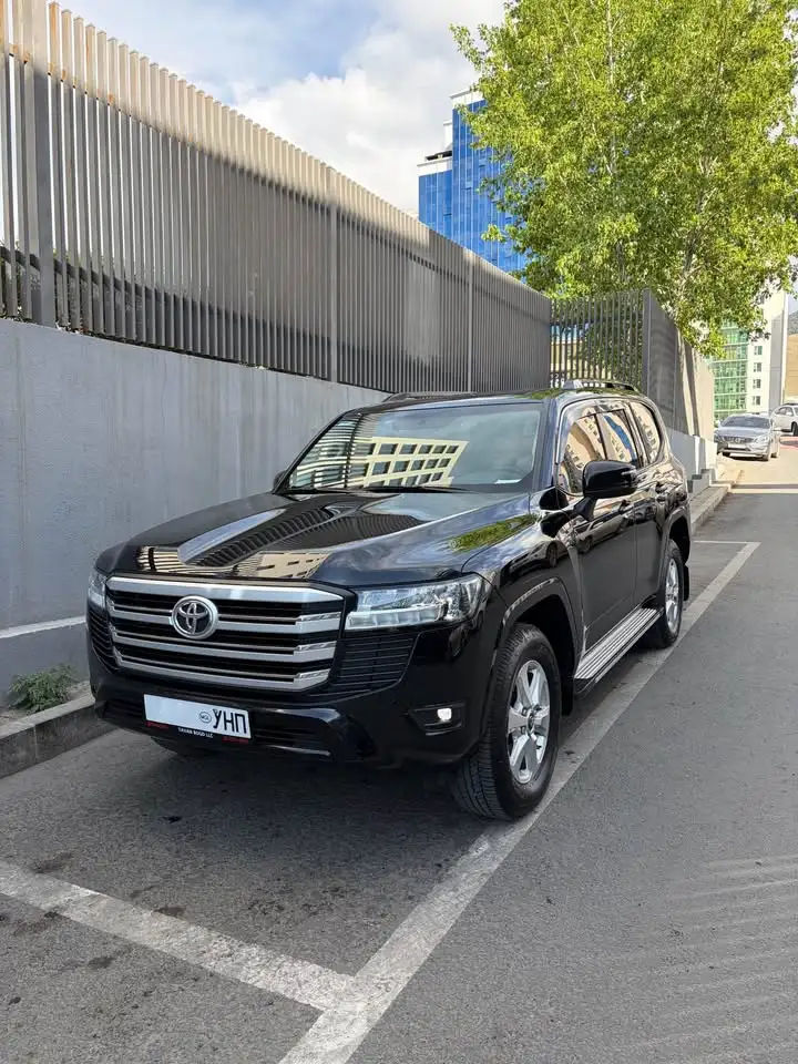 Land Cruiser 300 GXR.