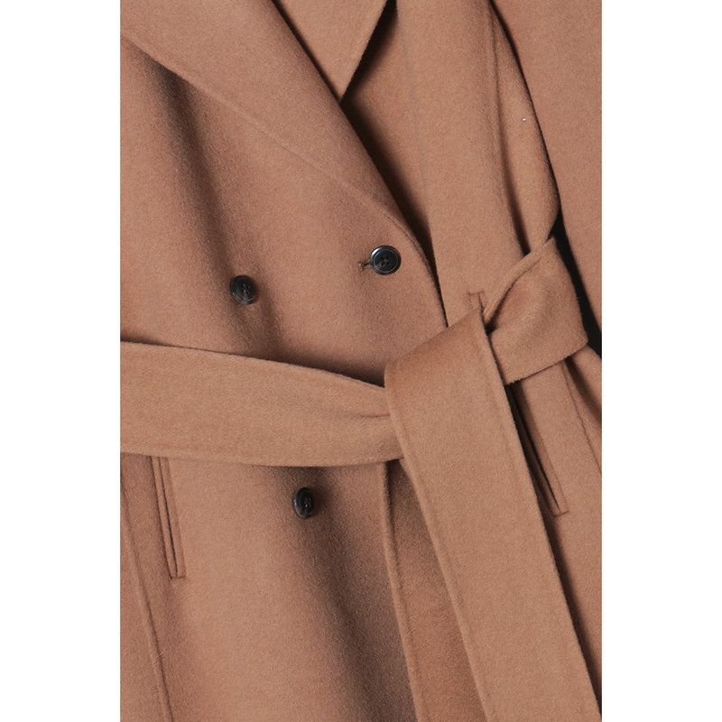 Noémie Merlant Tár 2022 Beige Coat