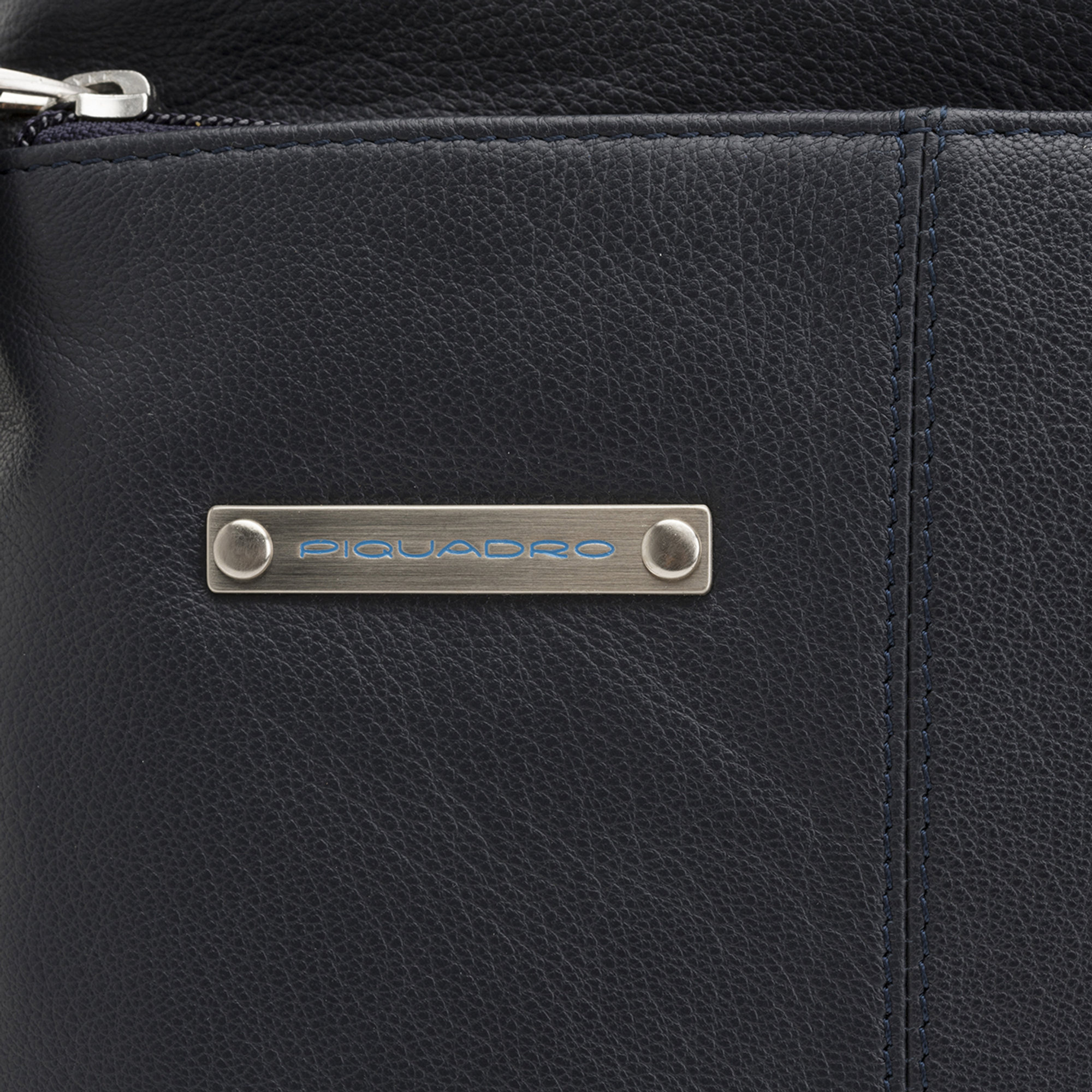 Cartella multitasking a due manici in pelle blu Piquadro vista3