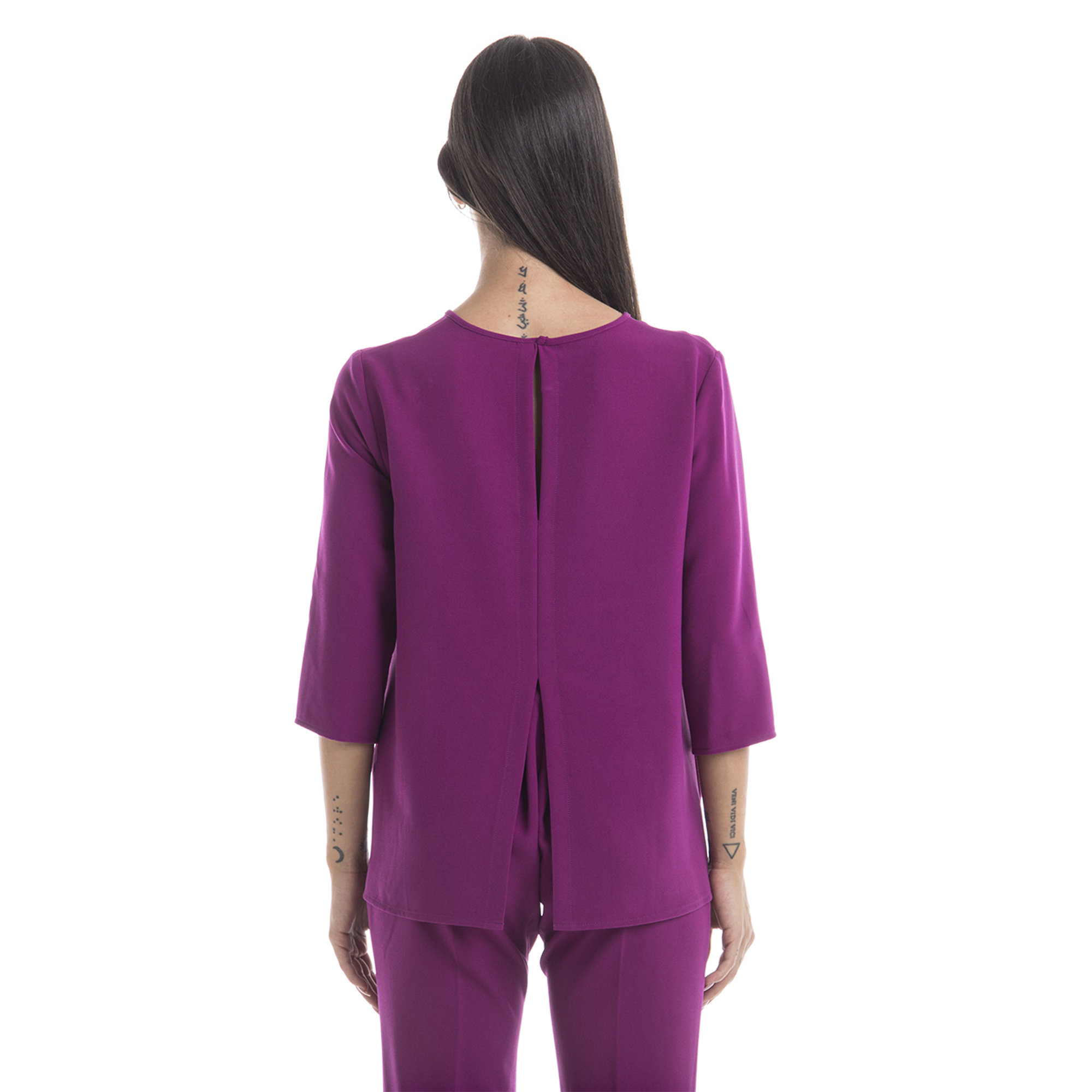 Completo blusa e pantaloni magenta Sandro Ferrone vista3