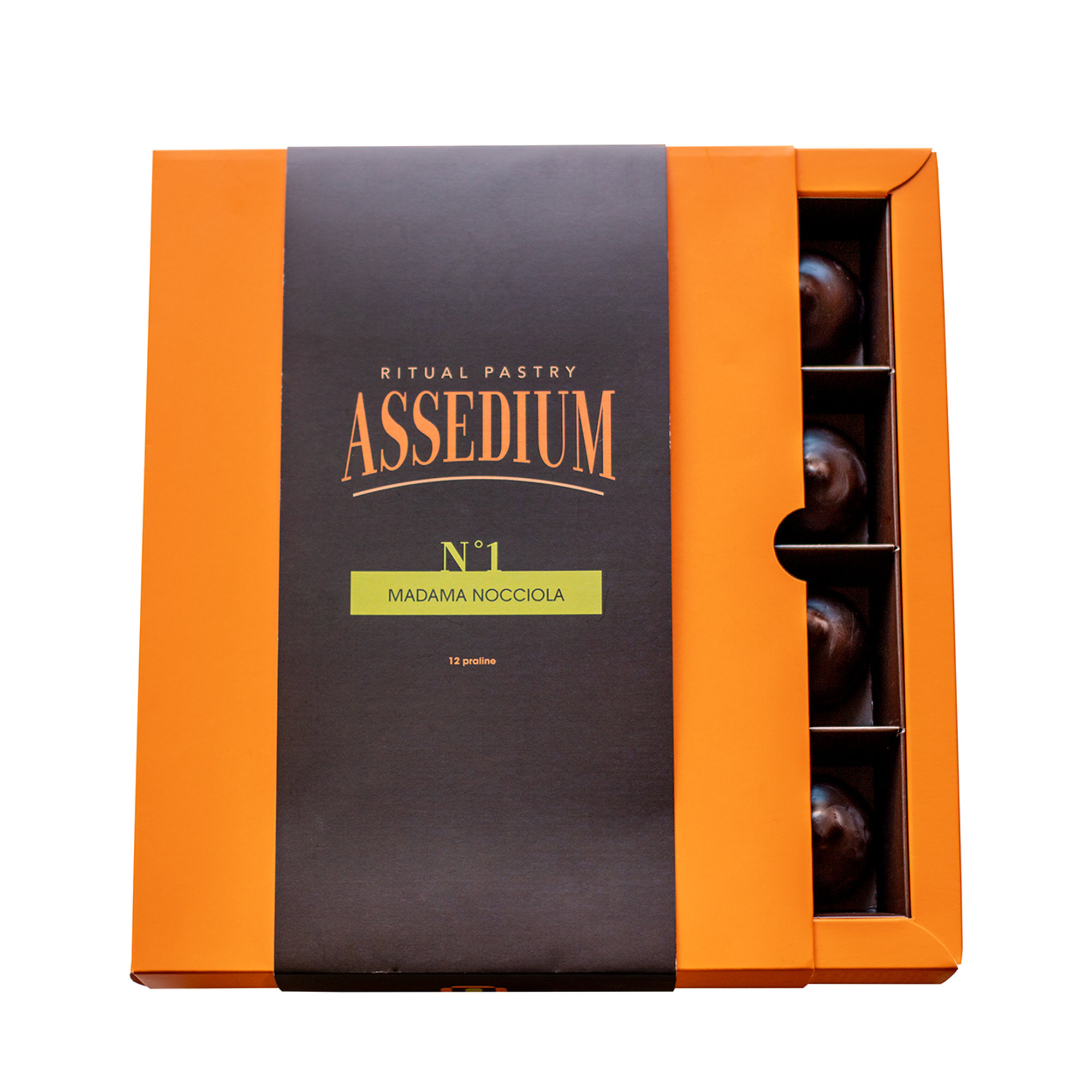 1 confezione 16 pezzi Chiaroscuro Nougat, 1 box da 12 pezzi Gentile Nocciola Assedium RItual Pastry vista1