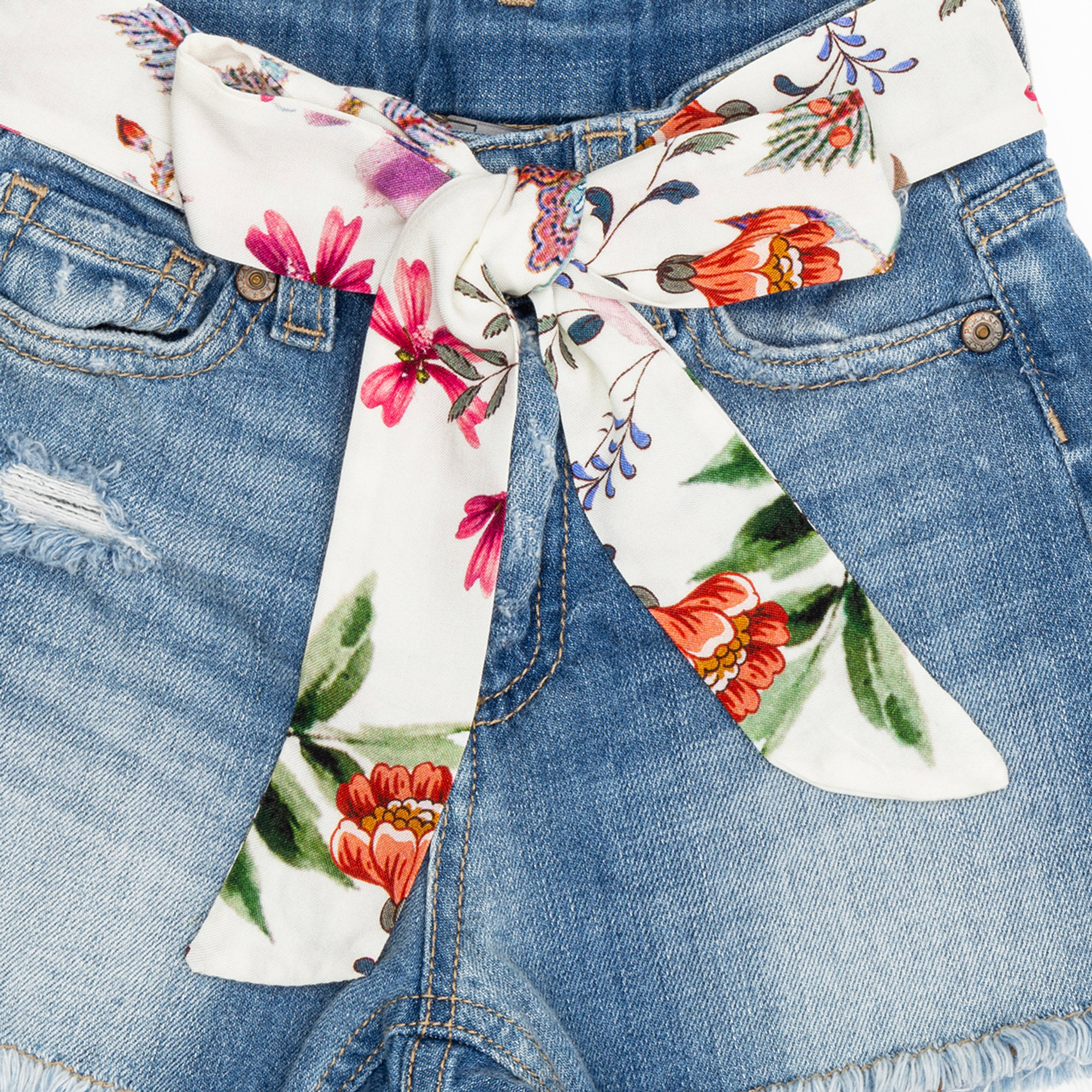 Short in denim vintage con rotture, cintura a fiori in vita Please  vista2