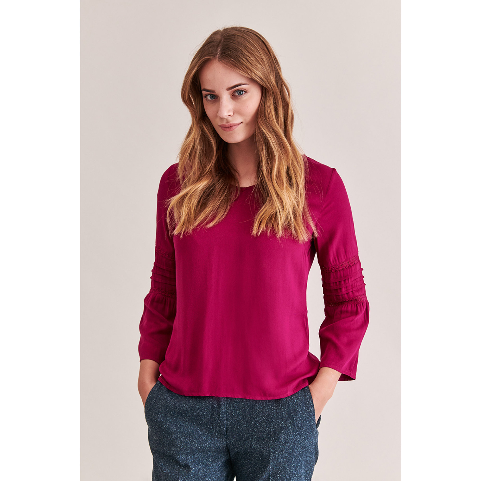 Blusa Marisa fucsia con dettaglio balze sulle maniche Tatuum vista0