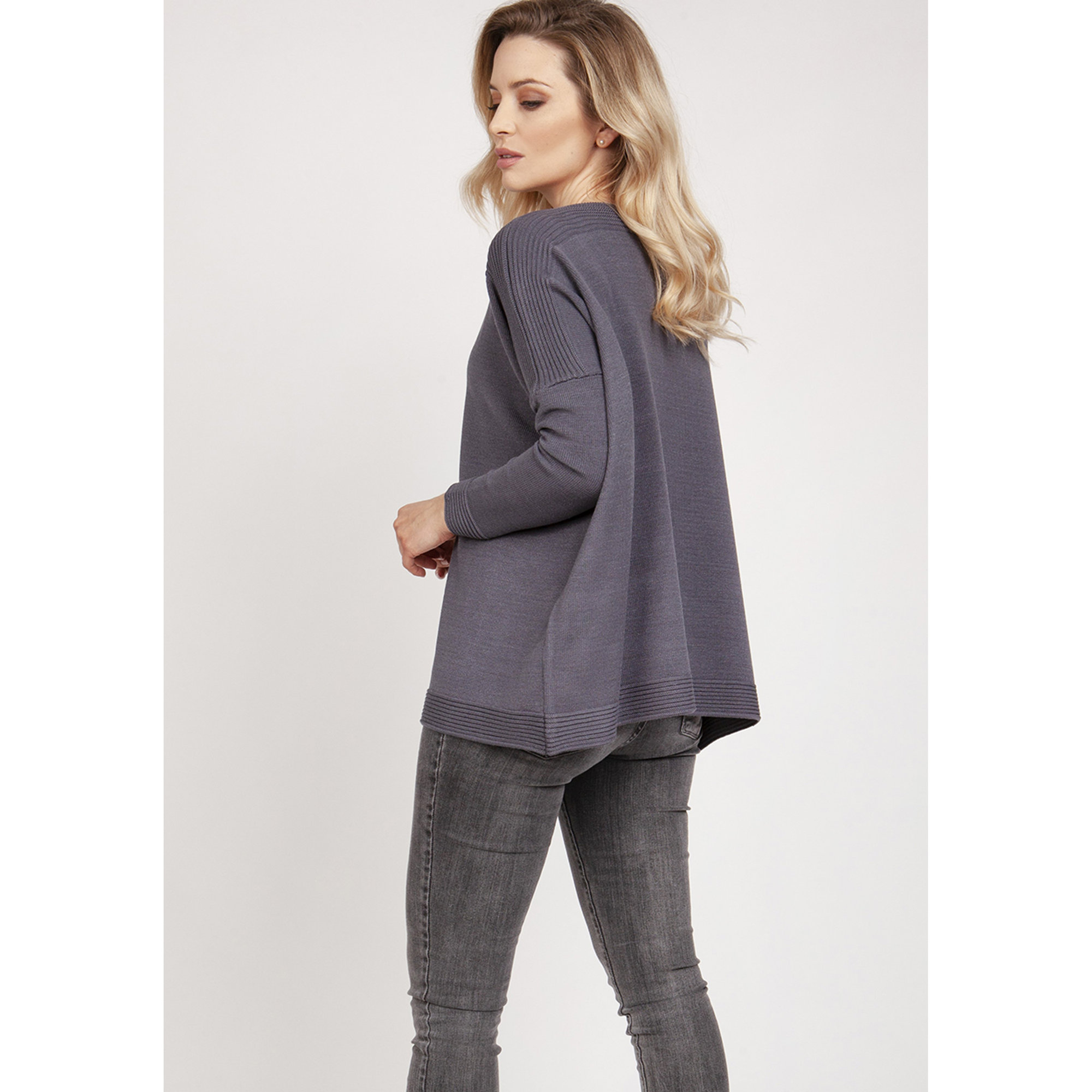 Maglia a maniche lunghe modello over grigio scuro MKM vista1