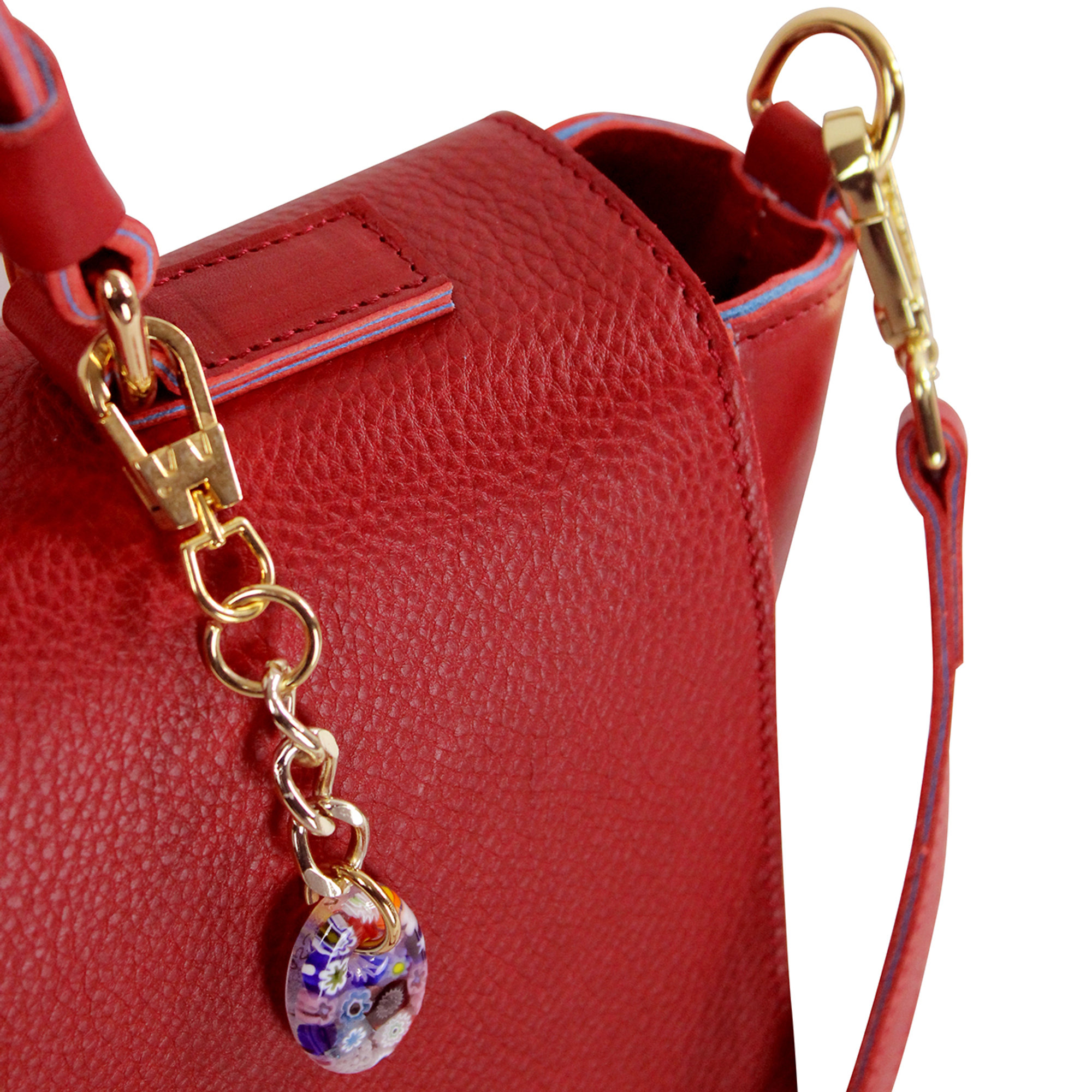 Borsa elegante e comoda con chiusura metallica e pendaglio in vetro di Murano in pelle rossa Terrida vista3