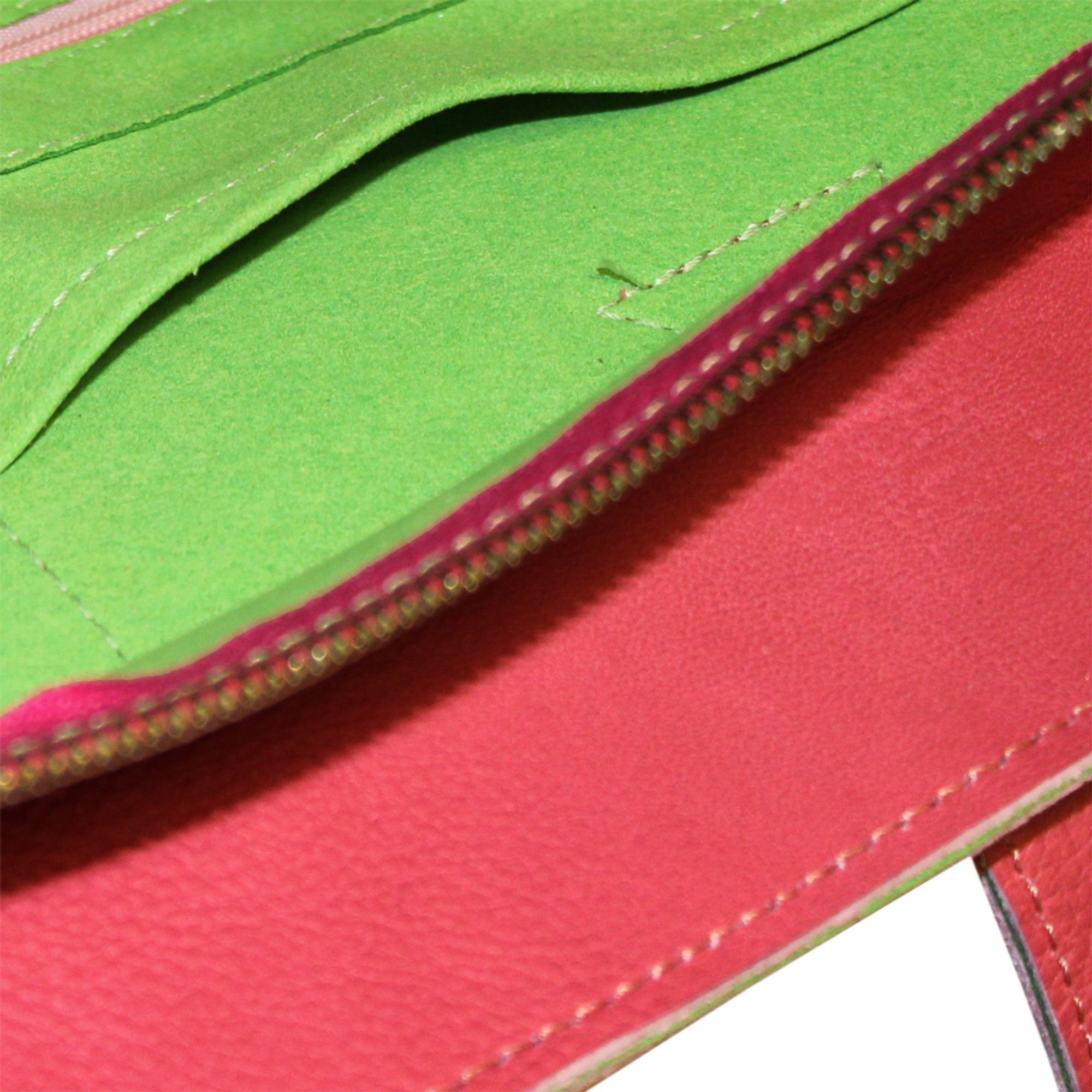 Borsa a spalla shopper solare e capiente con pendaglio in vetro di Murano in pelle rosa Terrida vista2