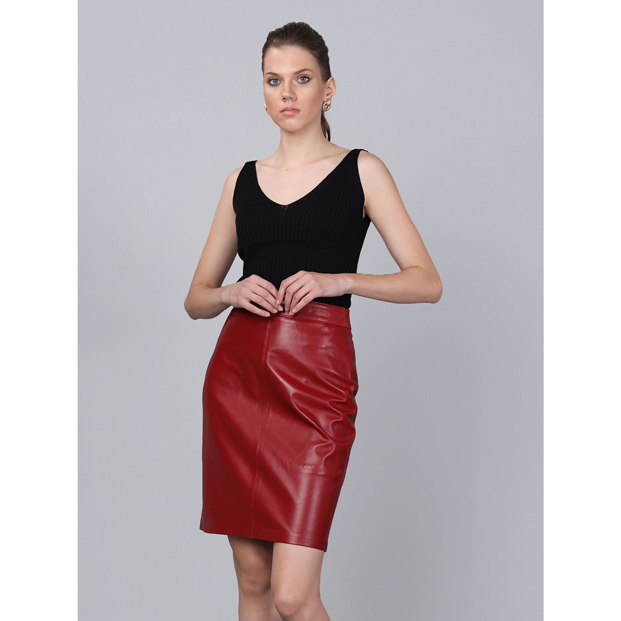 Gonna in pelle rossa con spacco posteriore Basics & More vista2
