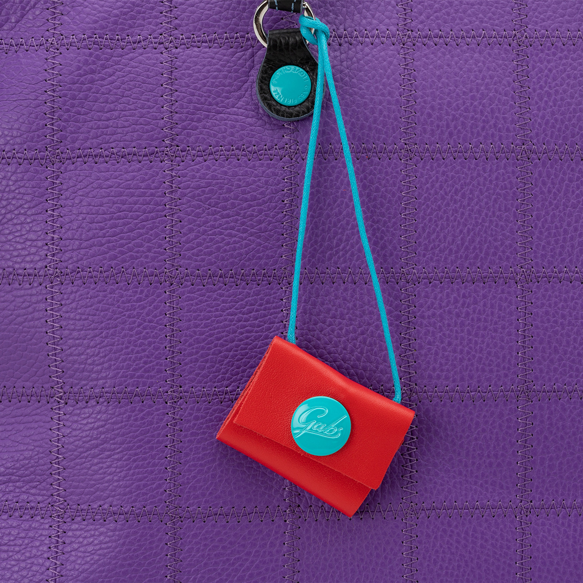 Shopping bag trasformabile G43 in pelle cucita viola con manici e zip Gabs vista4