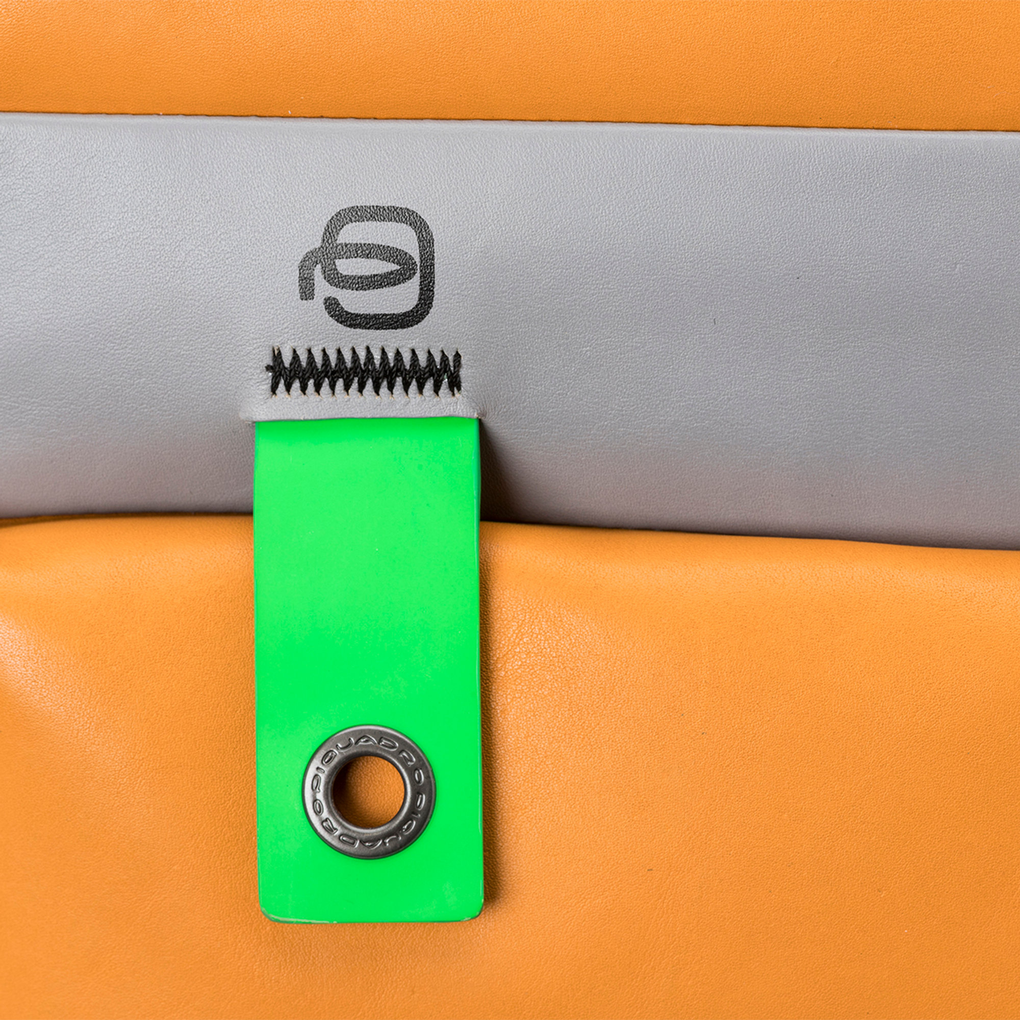Zaino porta computer con protezione antiurto arancione Piquadro vista3