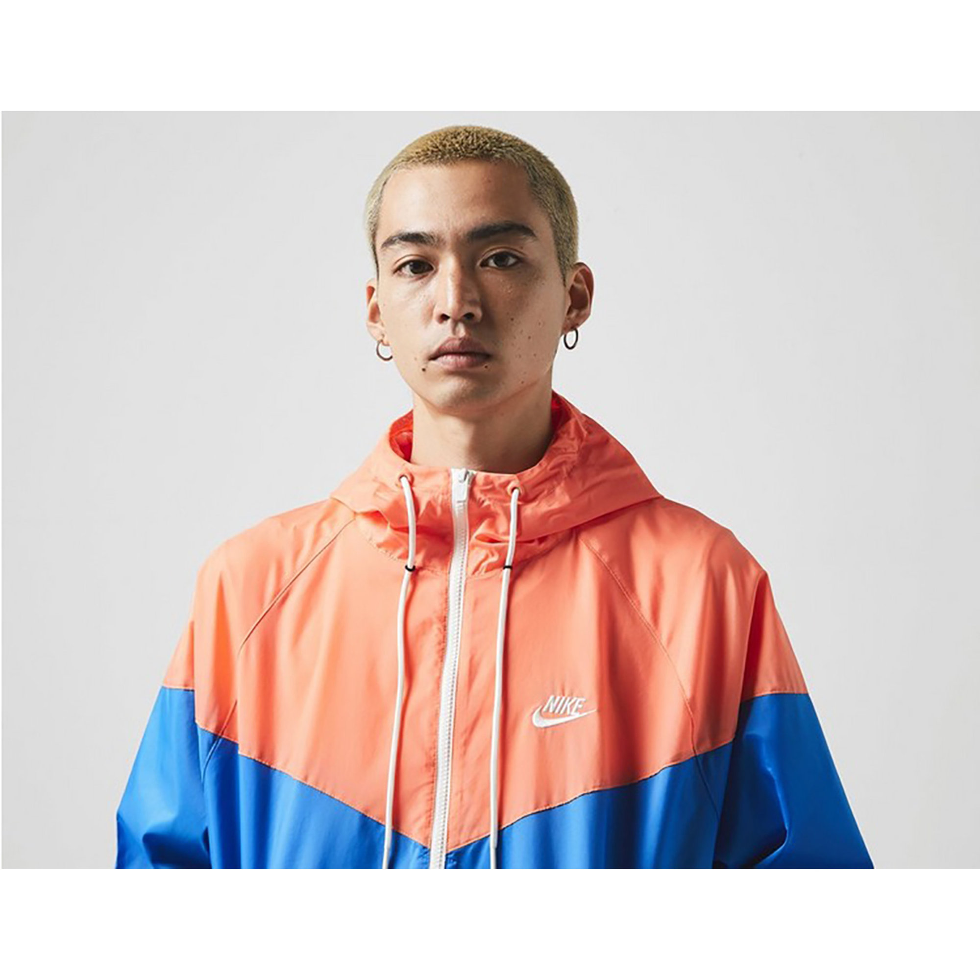 Giacca con cappuccio Nike Windrunner color block Nike vista3