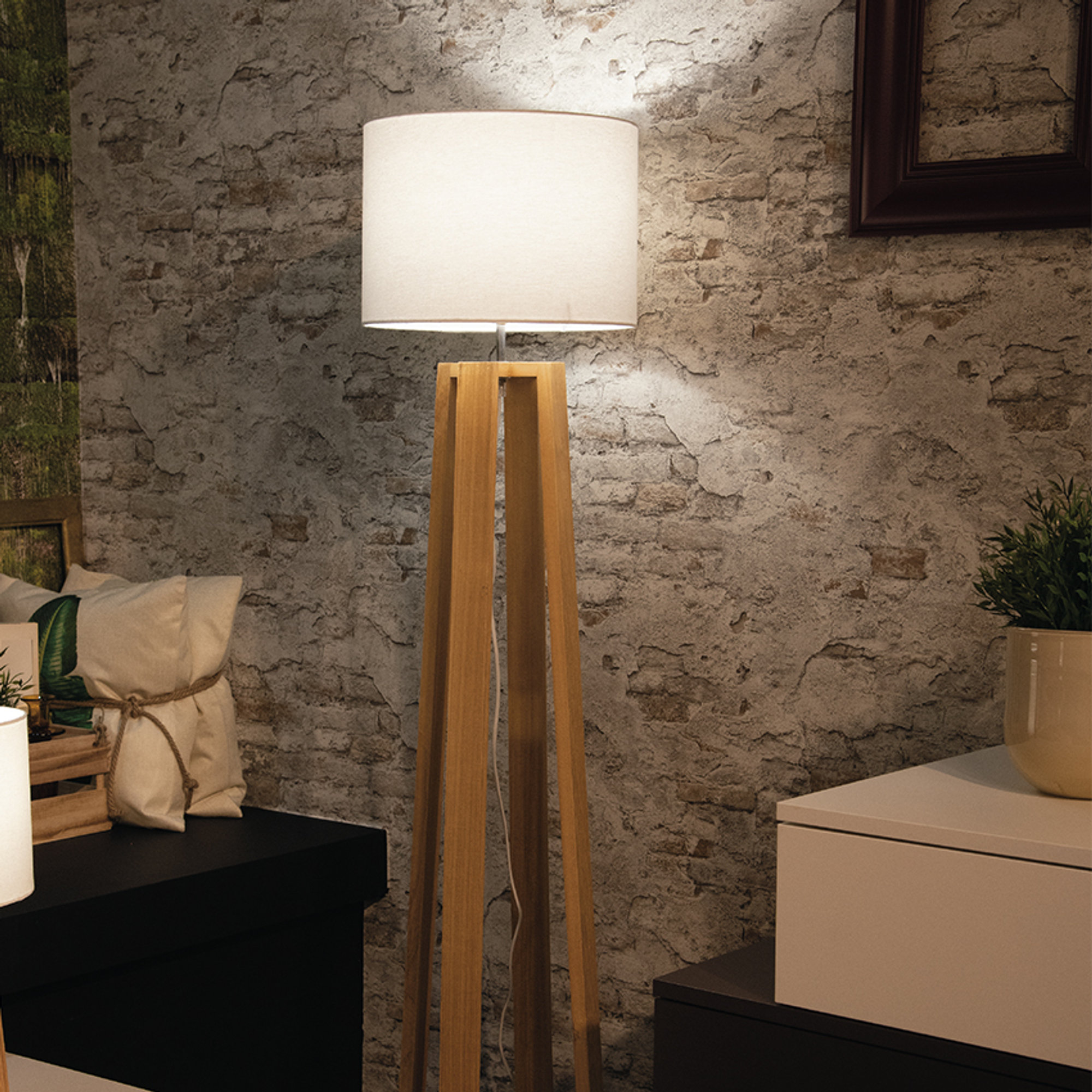 Piantana Berry Legno 1xe27 Luce Ambiente e Design vista1