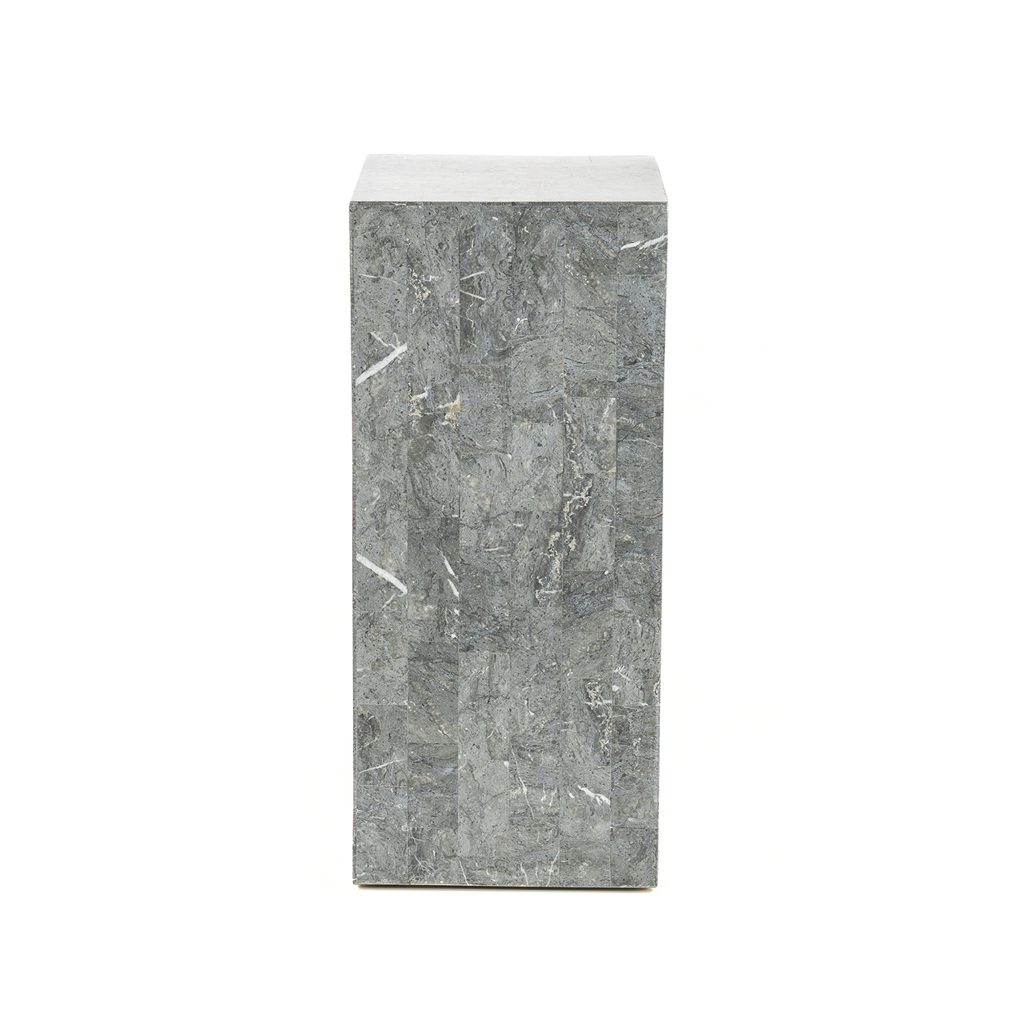 Inay - Kolonn i fossil sten grå sten 35 x 35 x 80h Tavolini in pietra vista1