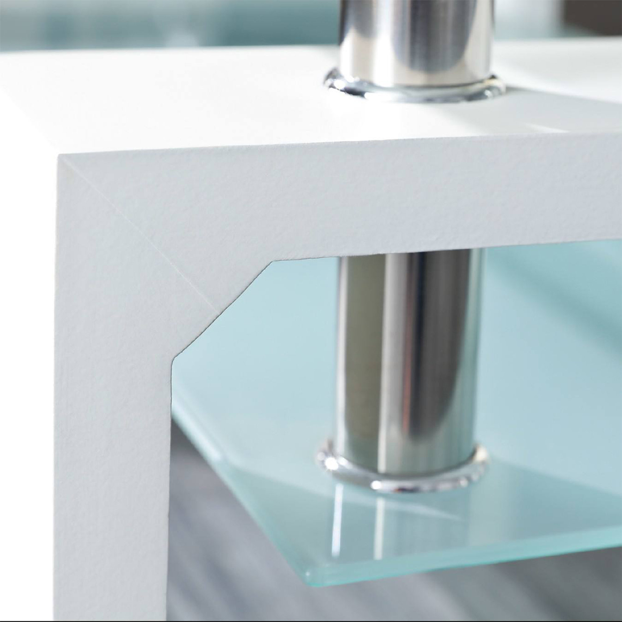 Tavolino in mdf laccato bianco doppio vetro temperato e metallo cromato Saldi invernali vista6