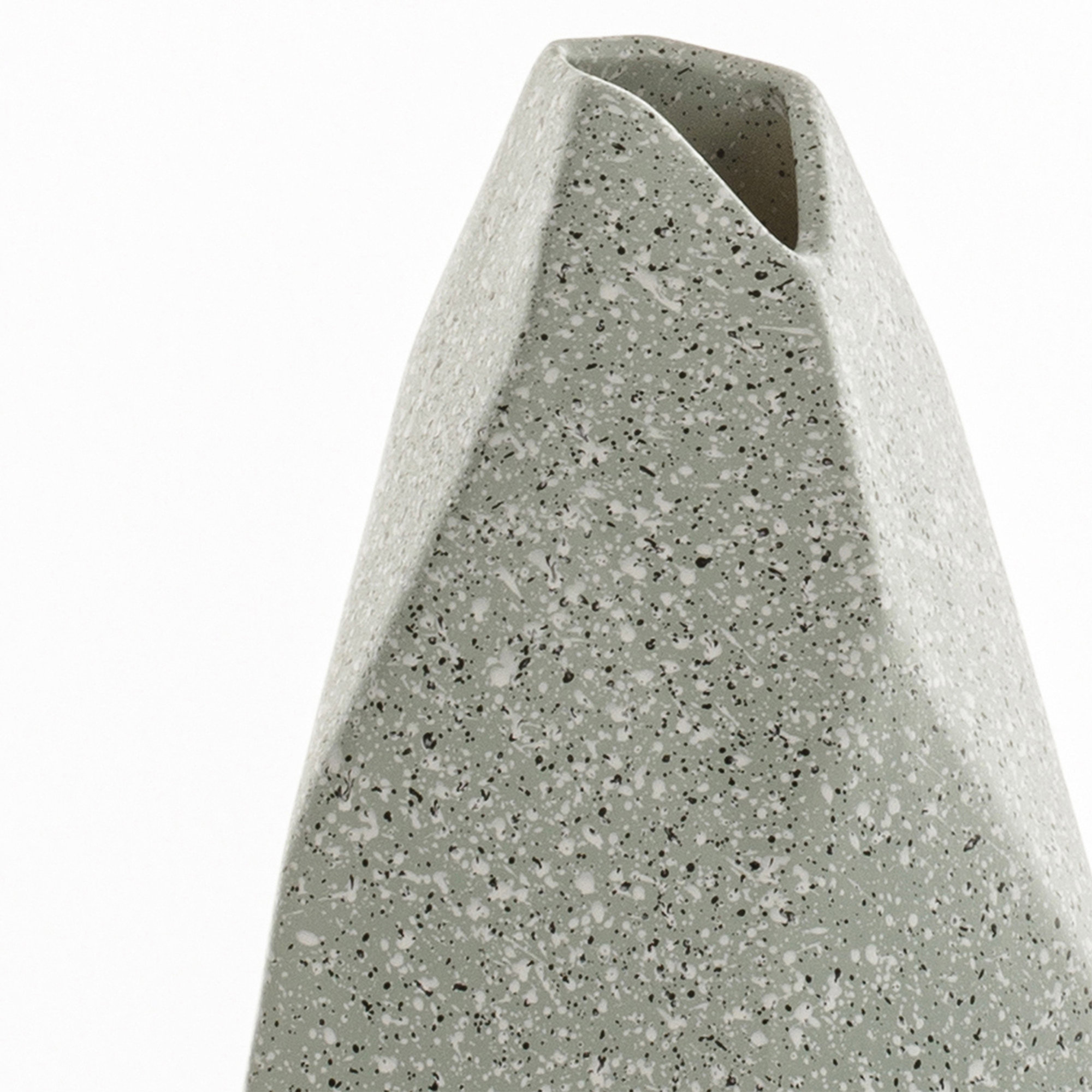 EKKO-B vase, stone Tomasucci Outdoor vista1