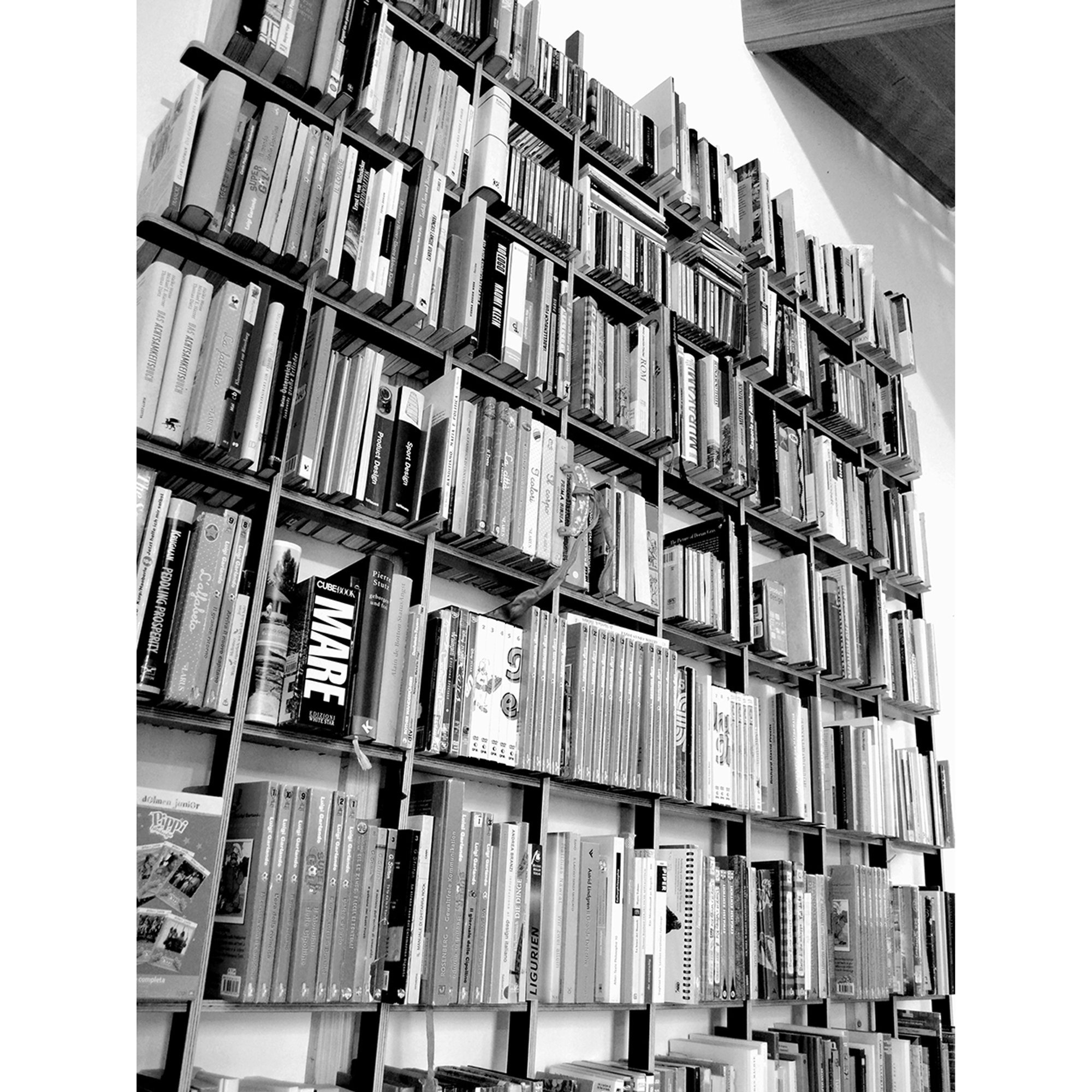 Librería SCHLAGSEITE - 162x236, negra Martin Breuer Bono vista11