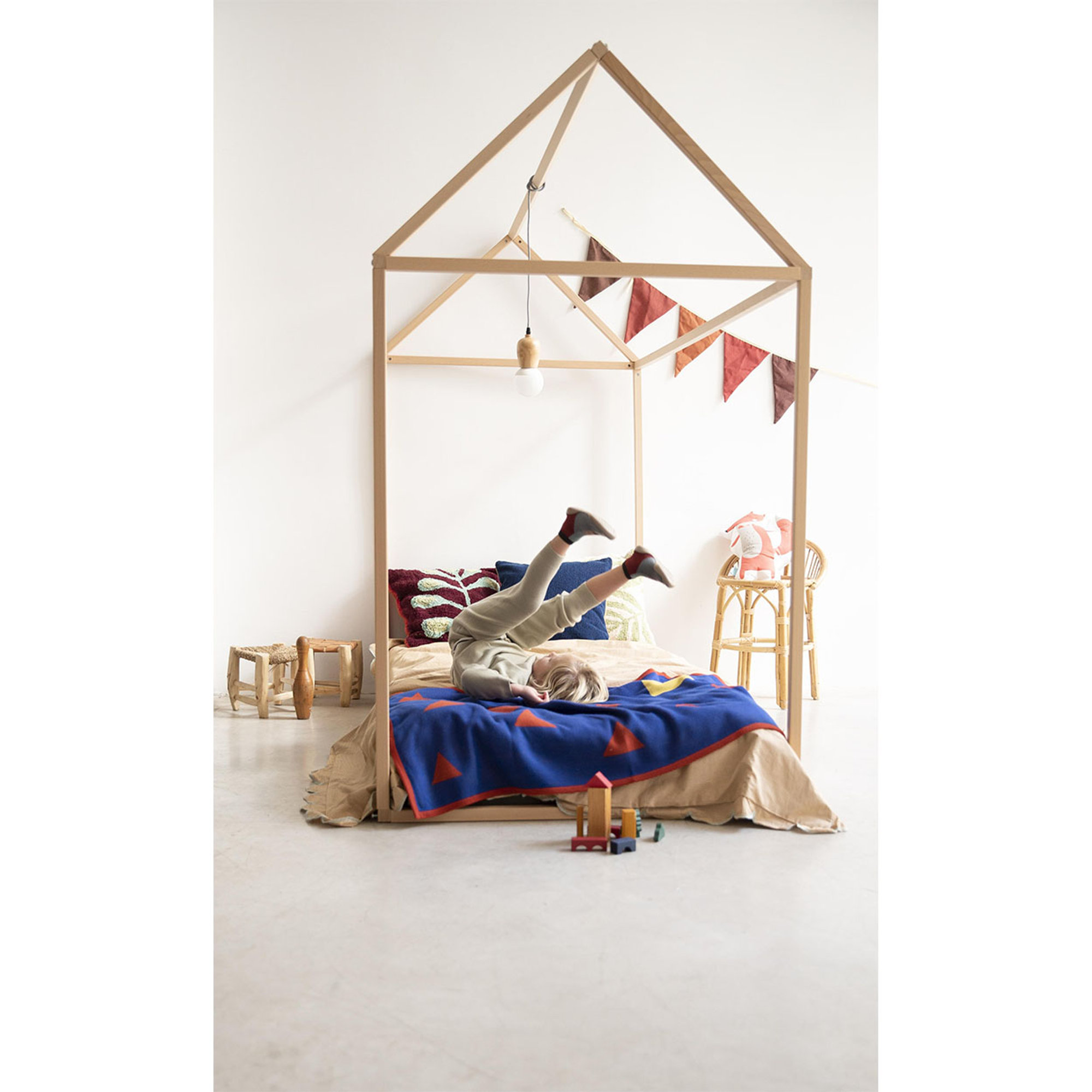 Lit Olivia de style Montessori (naturel) Su misura bambino vista3