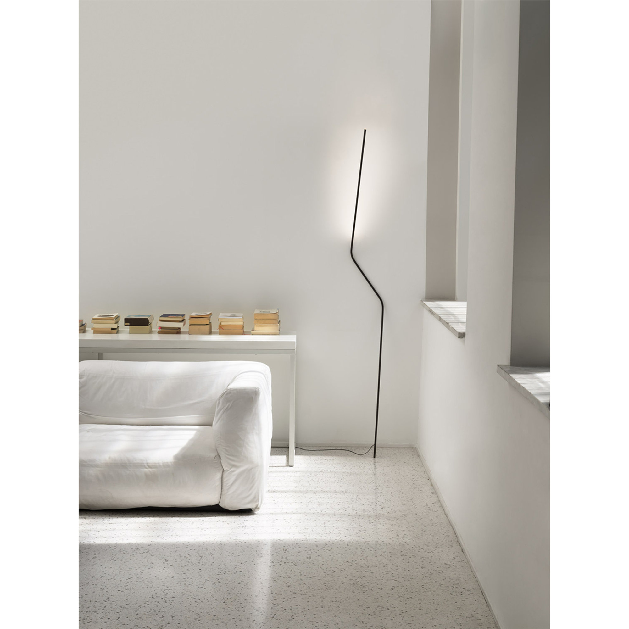 NEO LED floor lamp - Bernhard Osann - black Nemo Lighting vista2