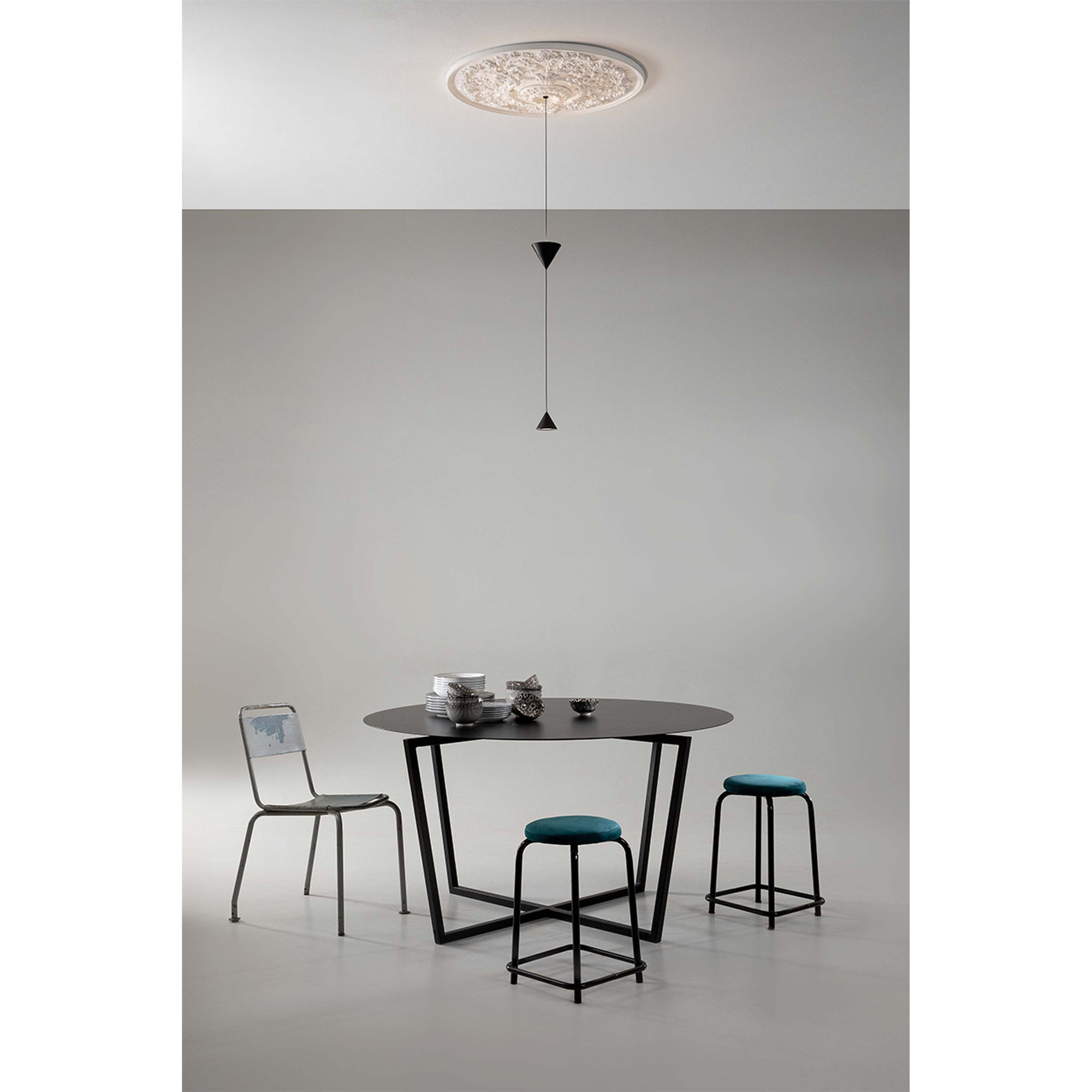 Lampada a sospensione MOONBLOOM grande 2 coni, bianco/nero KARMAN vista1