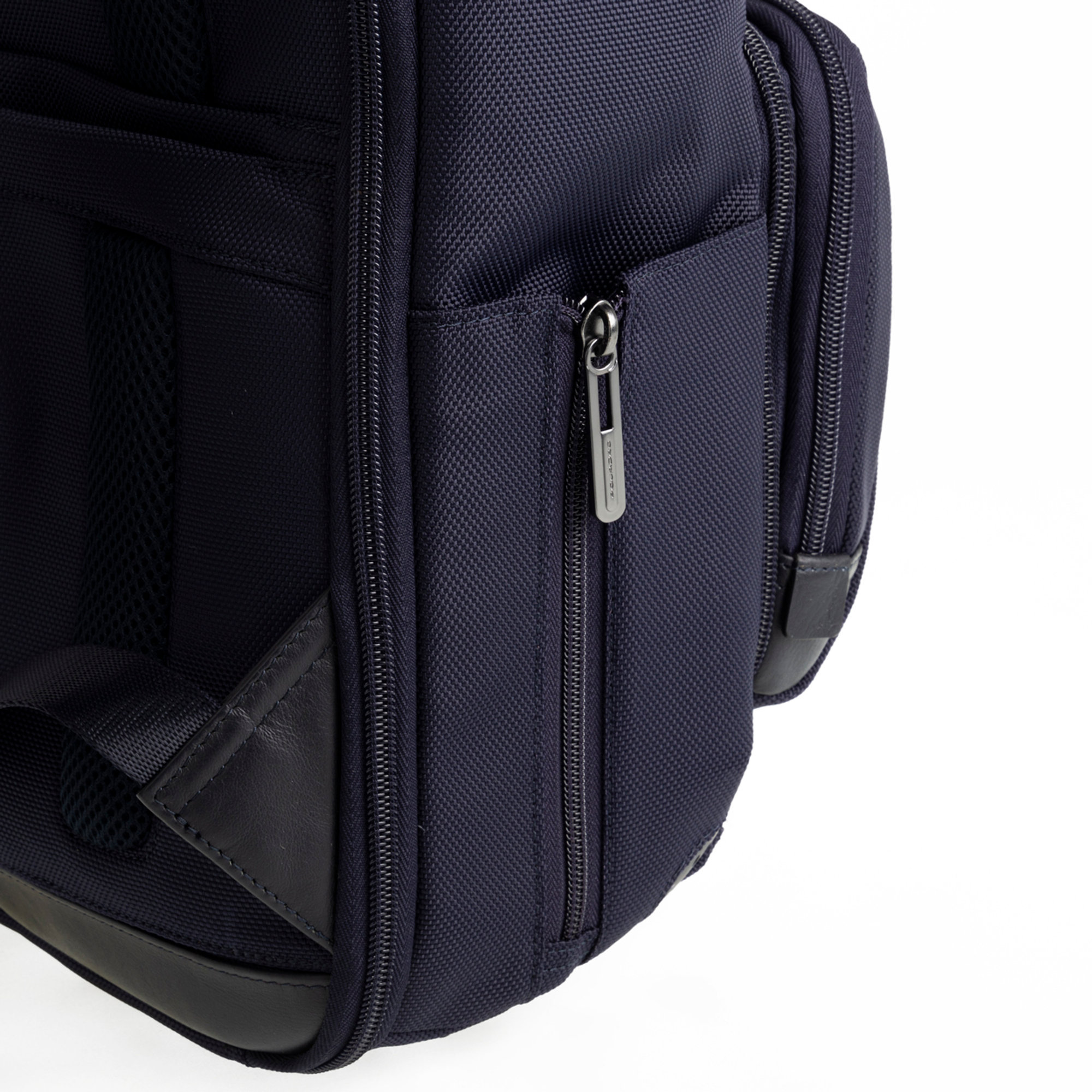 Zaino 2 comparti in tessuto e pelle porta computer e porta ipad® blu Piquadro vista2