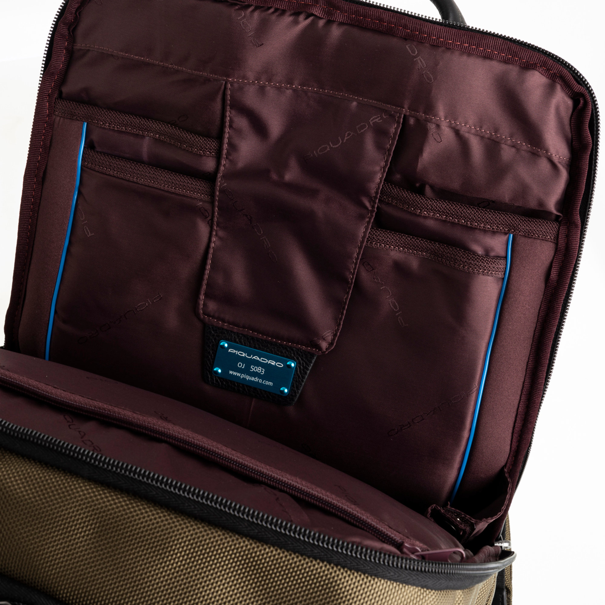 Zaino 2 comparti in tessuto e pelle porta computer e porta ipad® verde militare e nero Piquadro vista2
