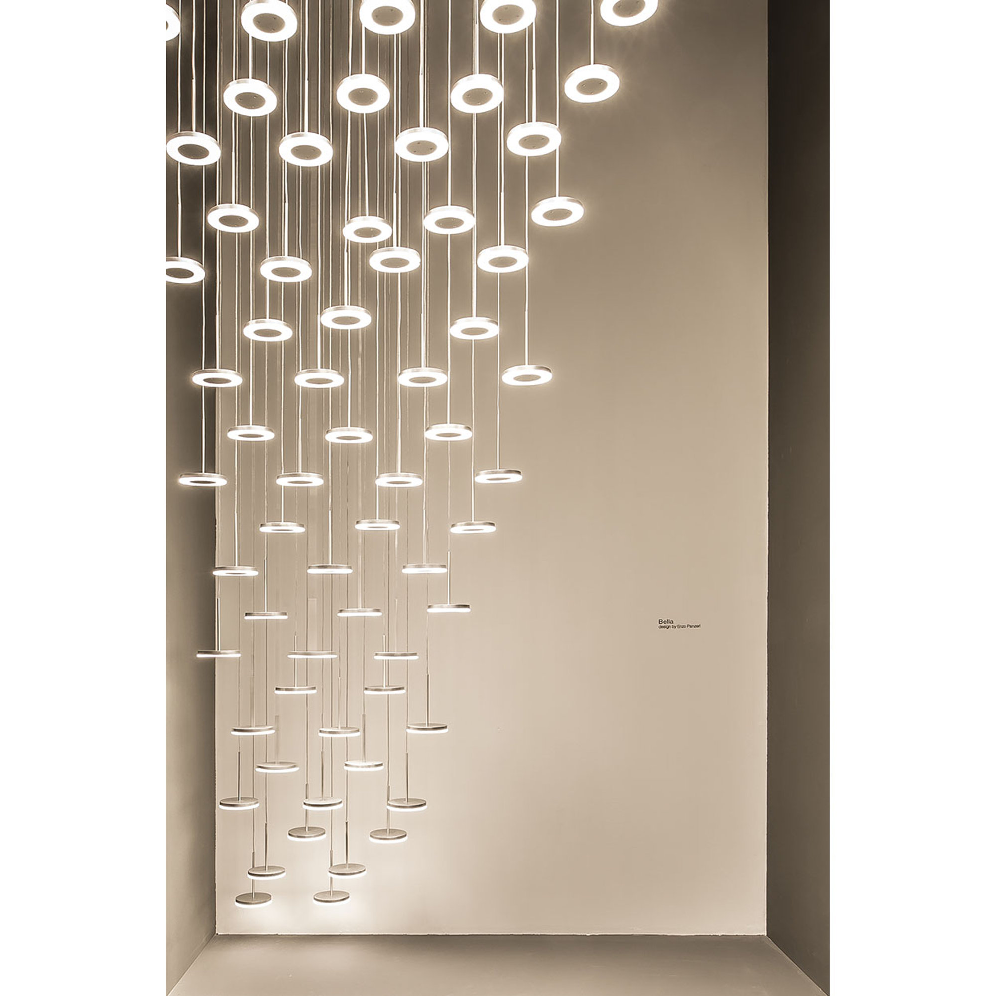 Bella - Lampada a sospensione a luce diretta in alluminio ottone satinato Panzeri luce vista8