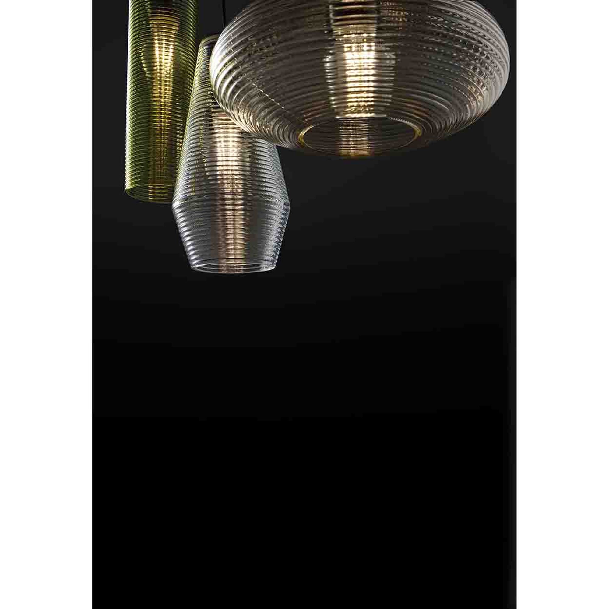 Emma - Lampada a sospensione base ottone satinato/diffusore vetro soffiato bianco Panzeri luce vista1