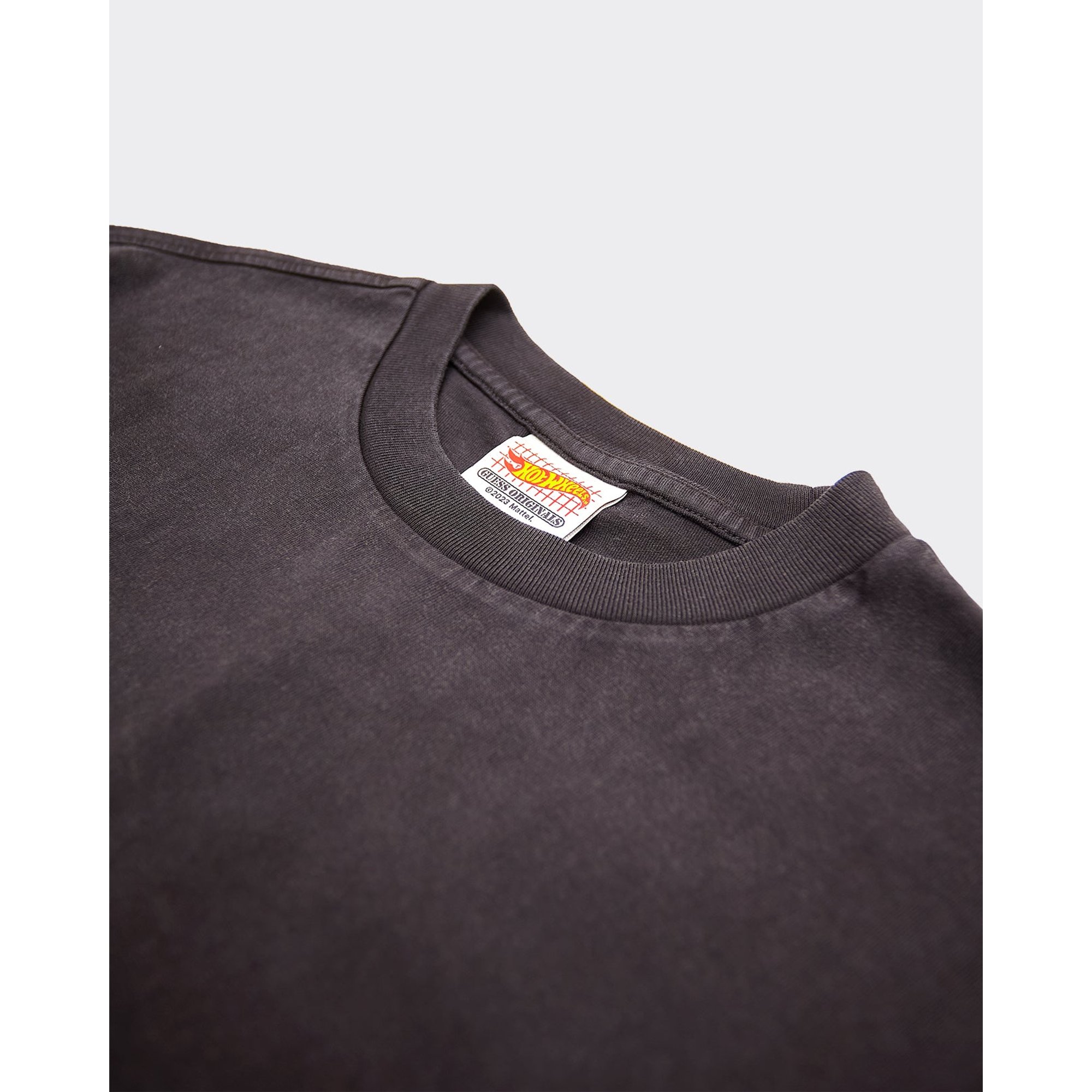 T-shirt noir vintage hw Guess  vista1