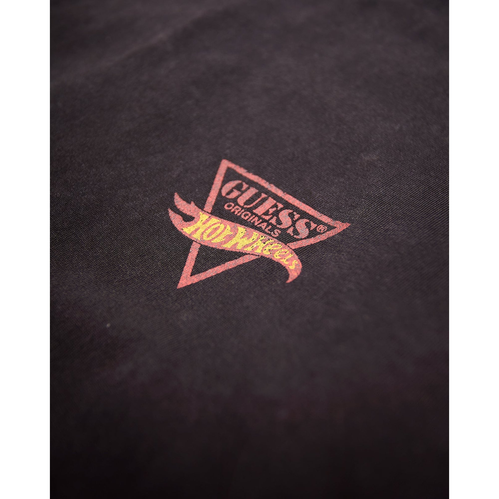 T-shirt noir vintage hw Guess  vista2