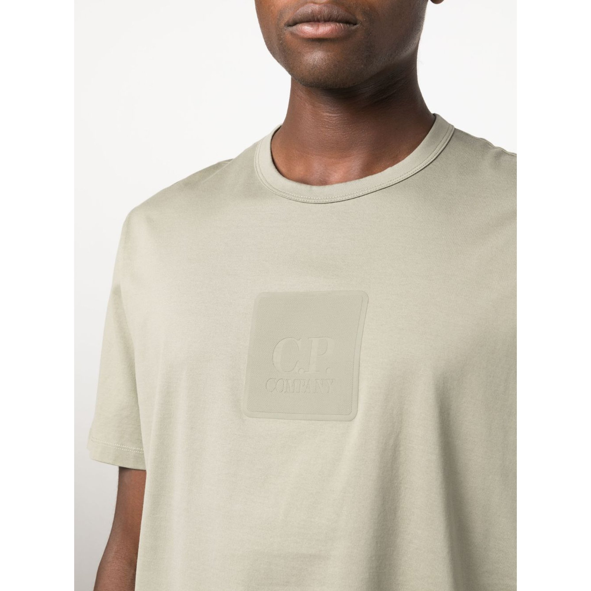T-shirt con stemma con logo in jersey mercerizzato della serie Metropolis CP Company vista1