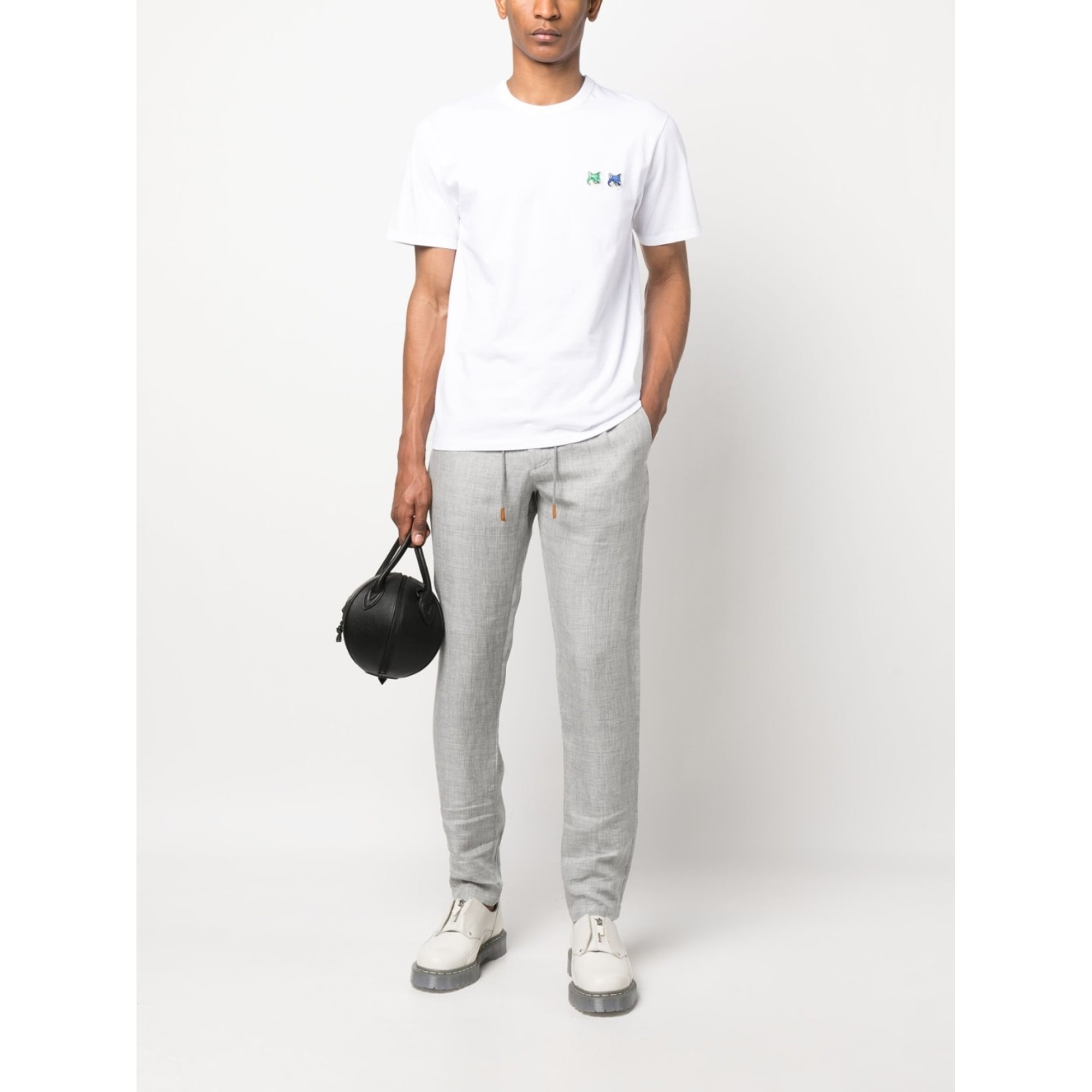 Double Monochrome Fox Head Patch Classic Tee-shirt Maison Kitsuné vista3