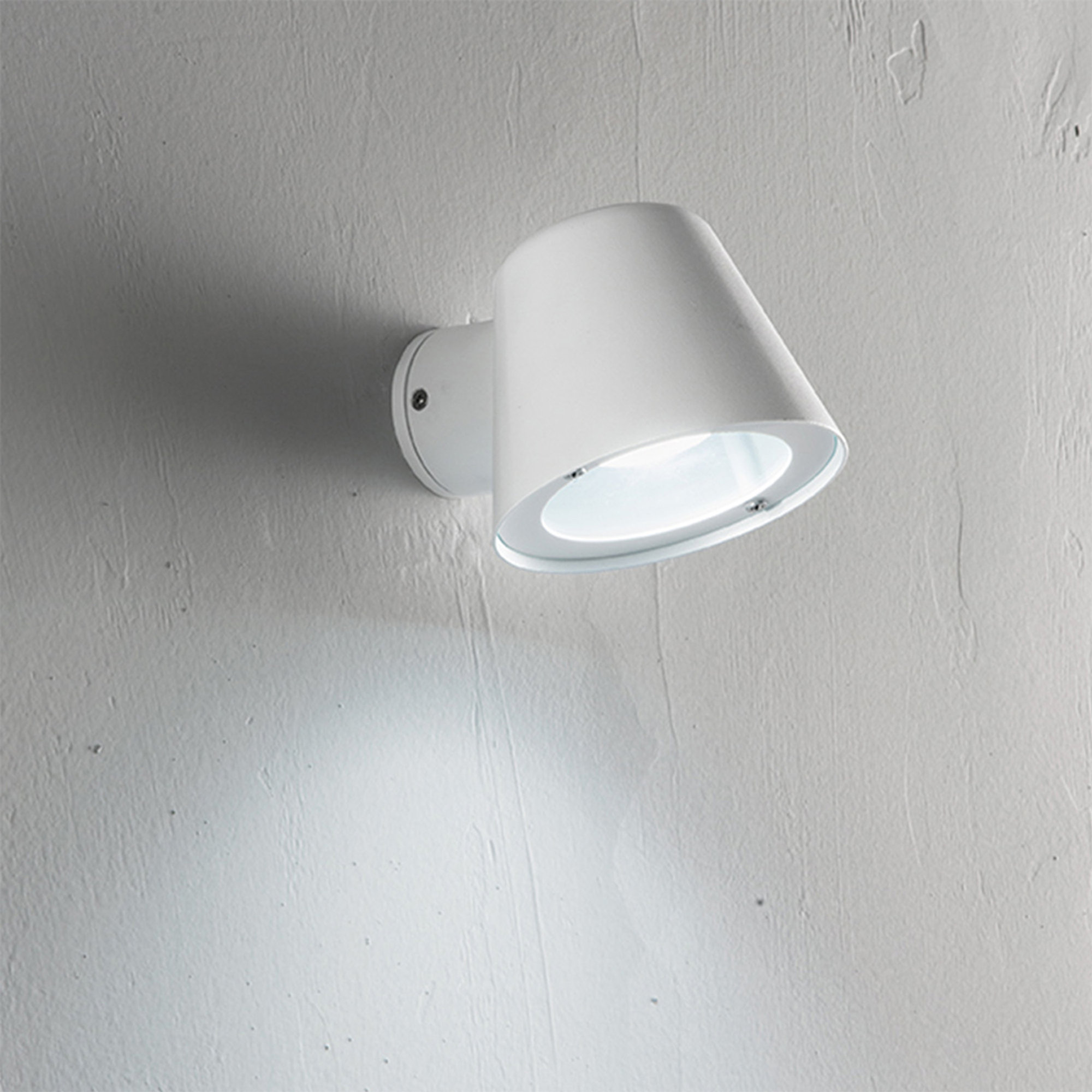 Applique Malta per esterni, struttura in alluminio con diffusore in vetro, bianco Ondaluce vista2