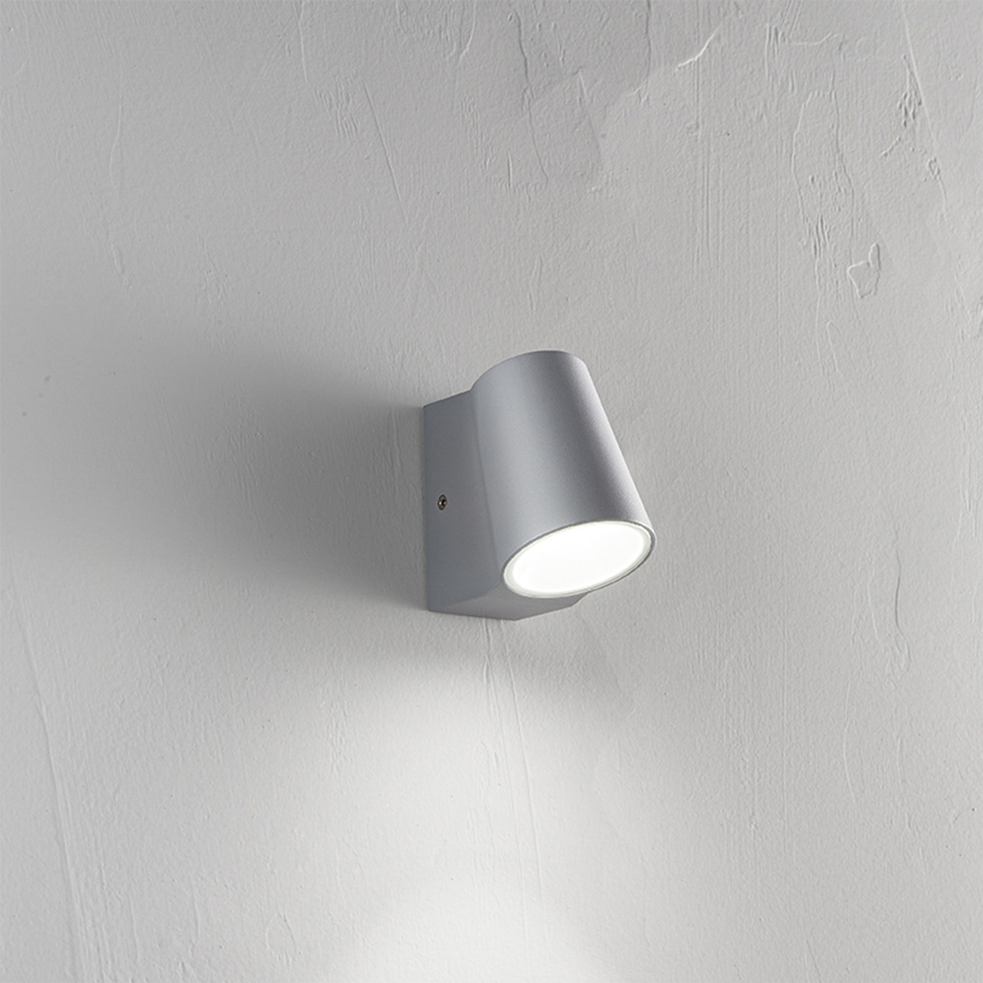 Applique Owen per esterni a LED, struttura in alluminio con diffusore in vetro, silver Ondaluce vista2