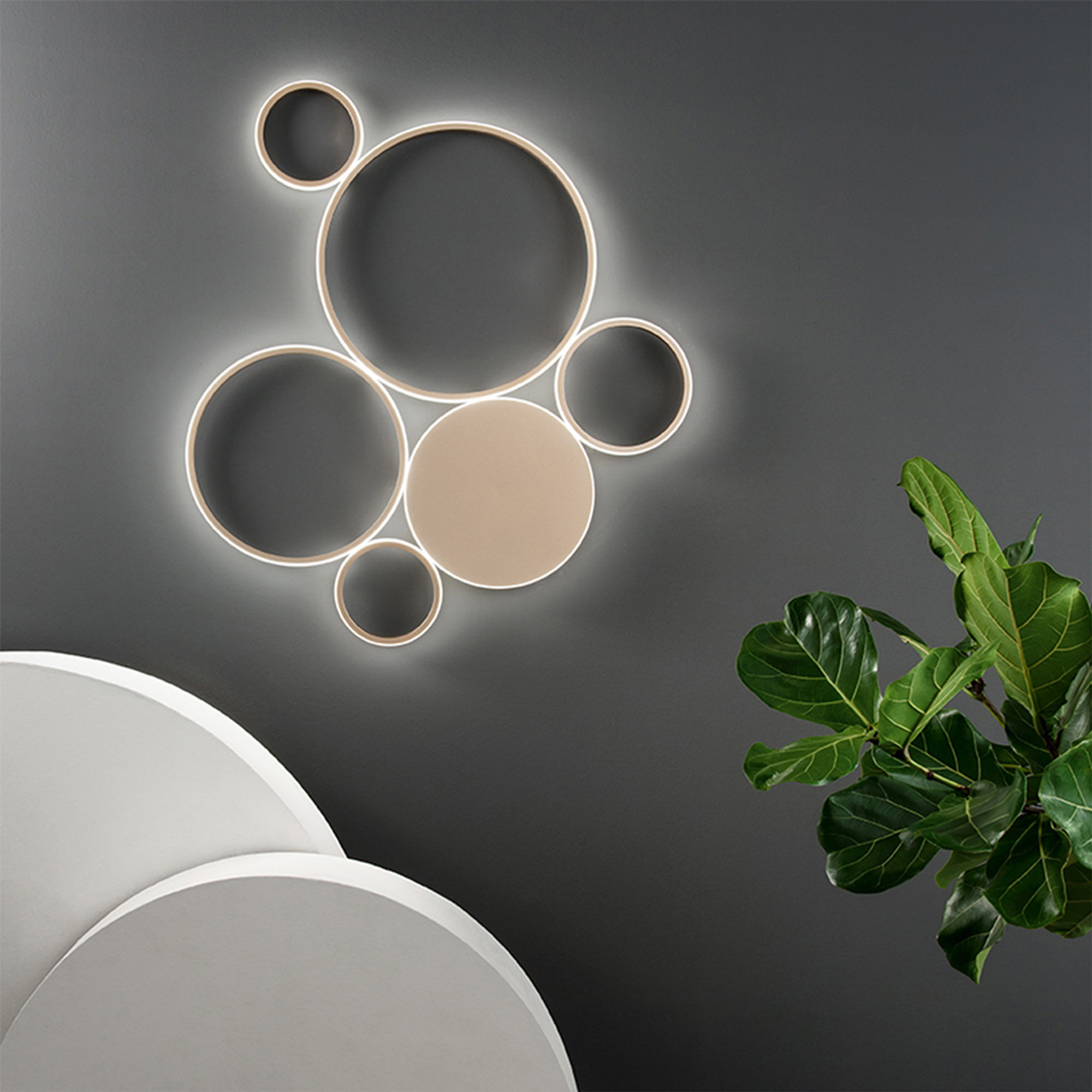 Plafoniera LED POIS in metallo verniciato, oro - grande Ondaluce vista1