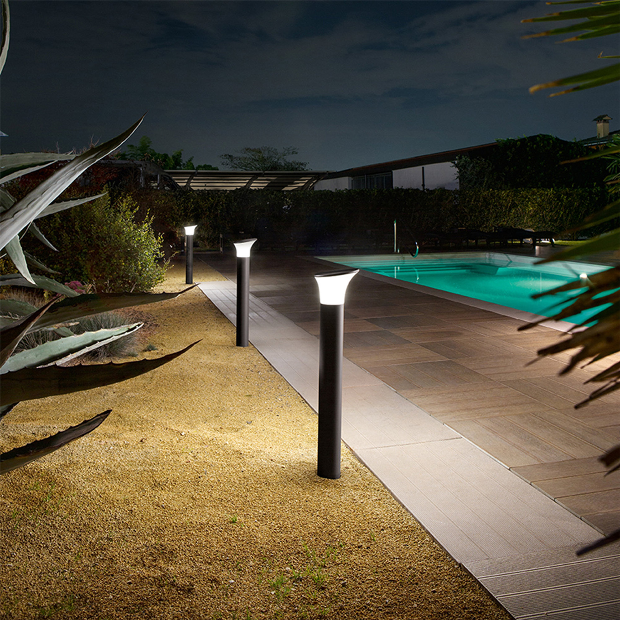 Outdoor pole ARES in aluminum with polycarbonate diffuser H80, black Ondaluce vista1