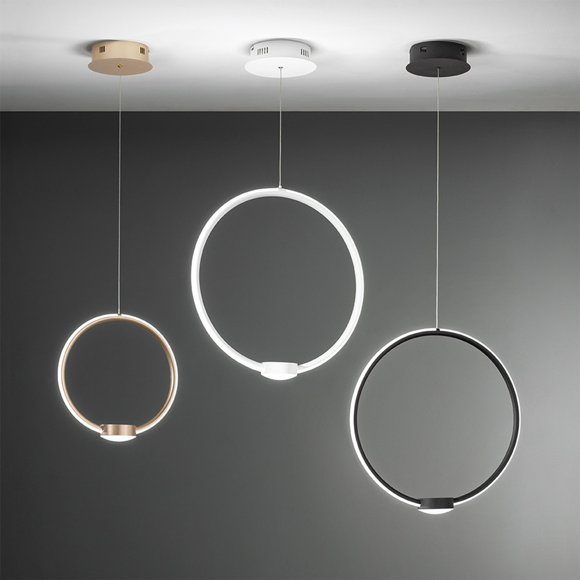 Dimmbare OMEGA LED-Hängelampe aus Metall mit Kunststoffdiffusoren, schwarz - groß Ondaluce vista2