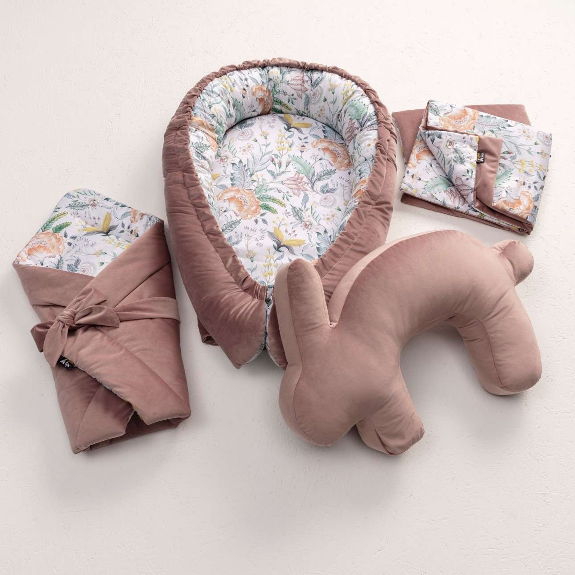 Cuscino da allattamento Velvet Bunny Rose, 79x60 cm - rosa Yellow Tipi vista2