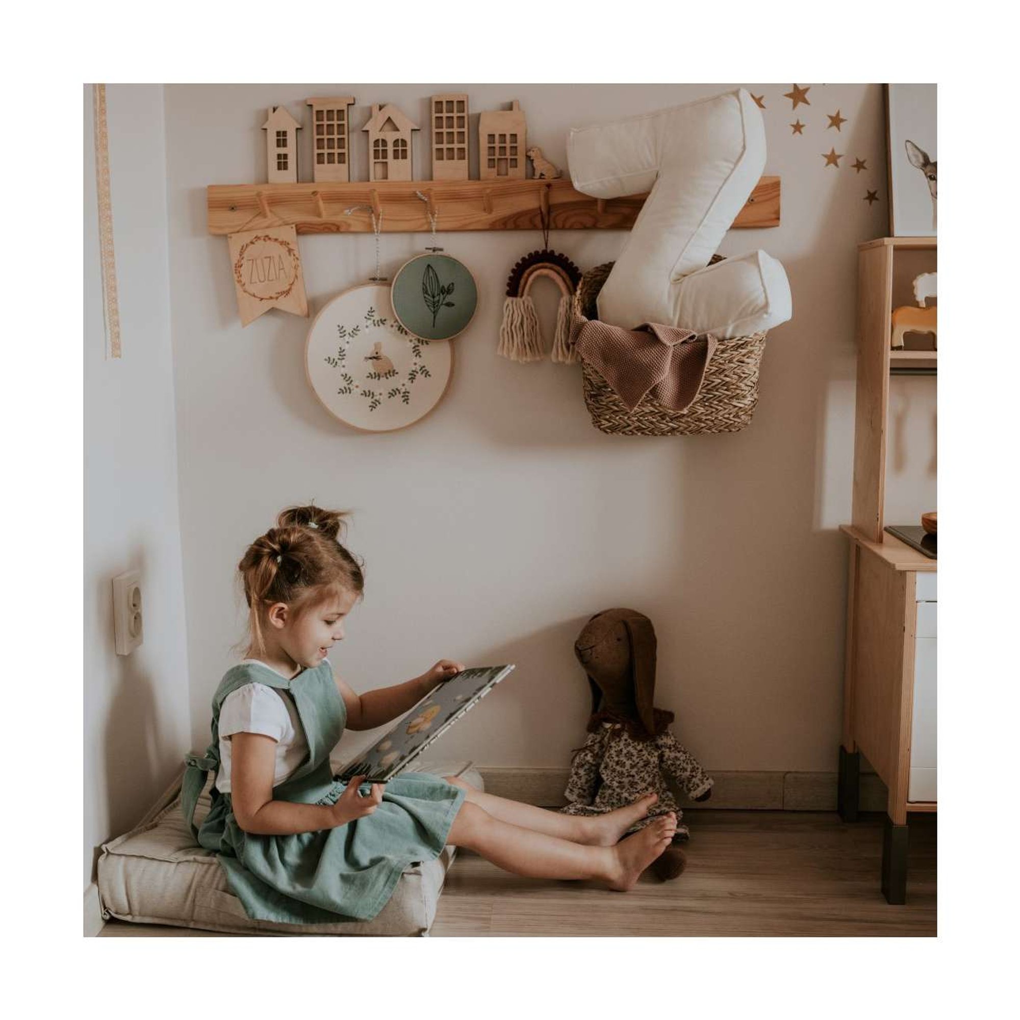 Poduszka w kształcie litery U, 35x40 cm (Boucle) - ciemny beż Yellow Tipi vista3