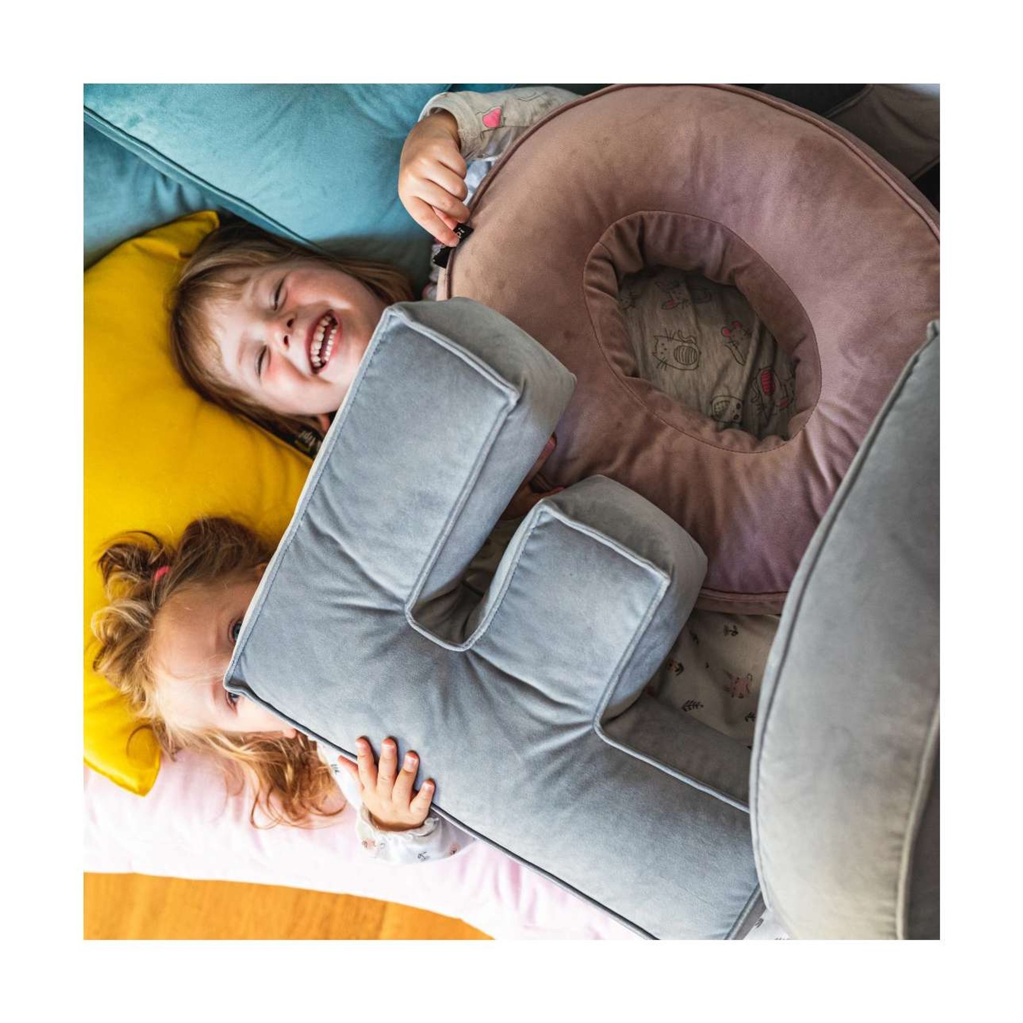 Poduszka w kształcie litery U, 35x40 cm (Boucle) - ciemny beż Yellow Tipi vista5