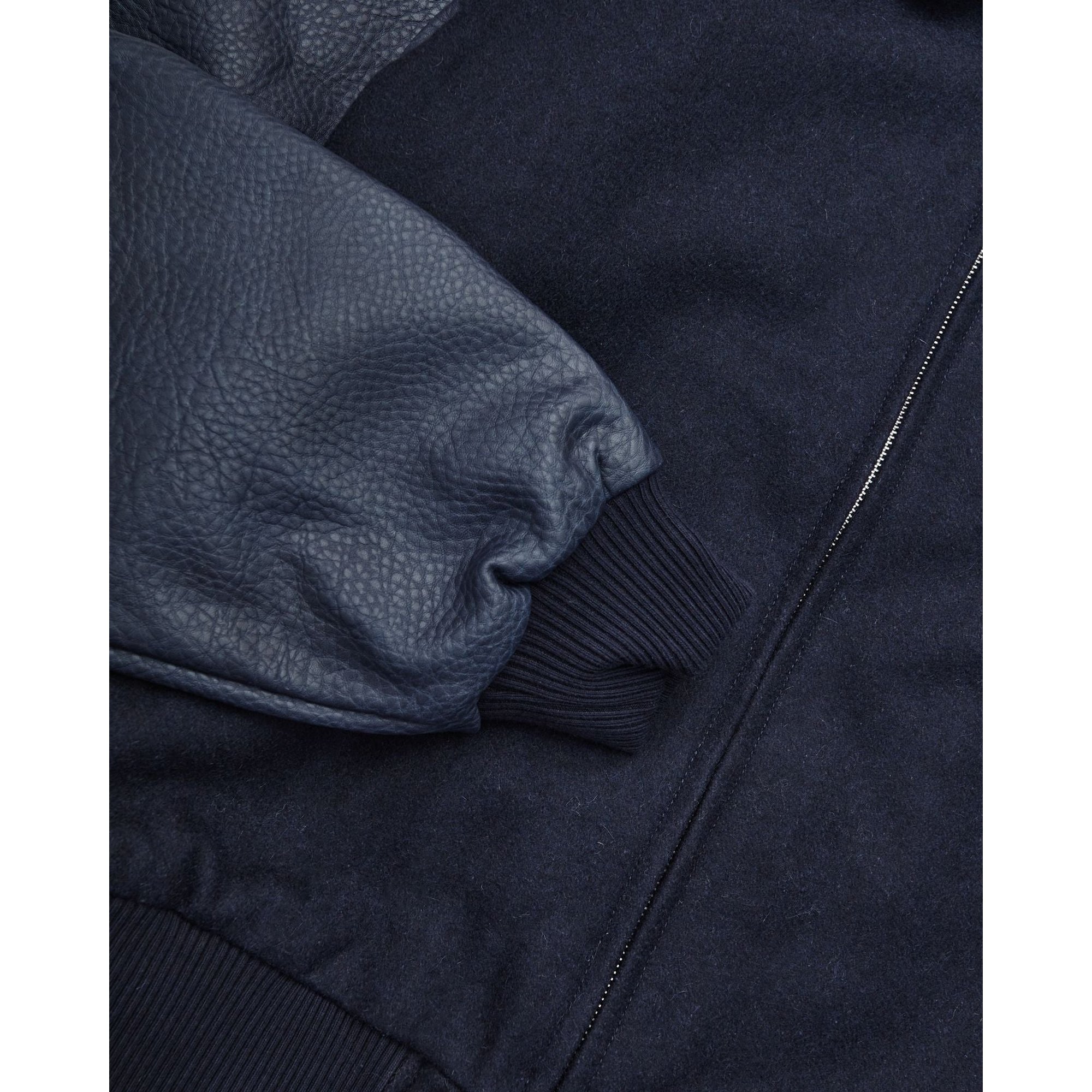 Veste Varsity Brodée Fleur Bleu Marine Arte Antwerp vista3
