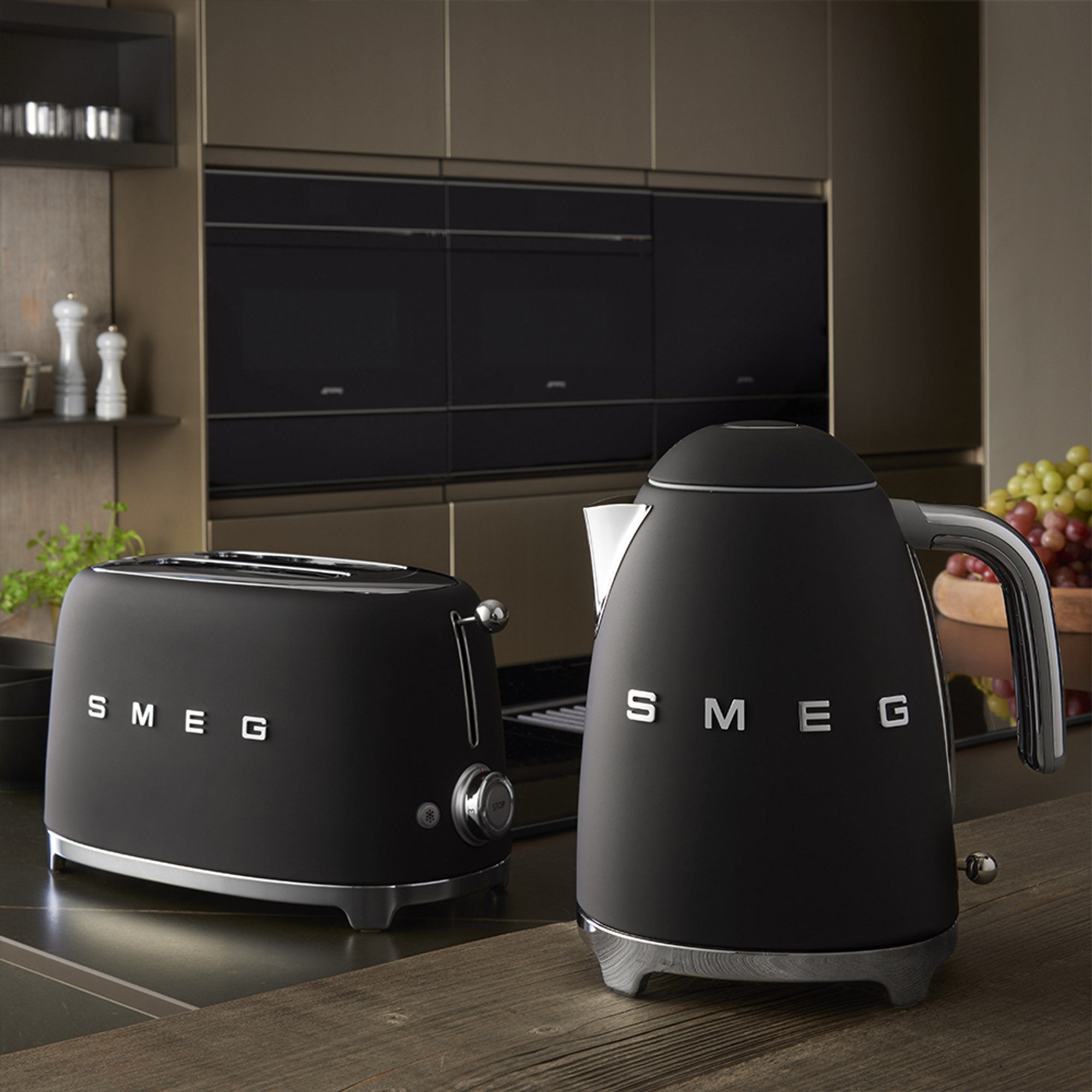 Bollitore Standard Decorato Speciale , nero opaco KLF03BLMEU smeg vista6