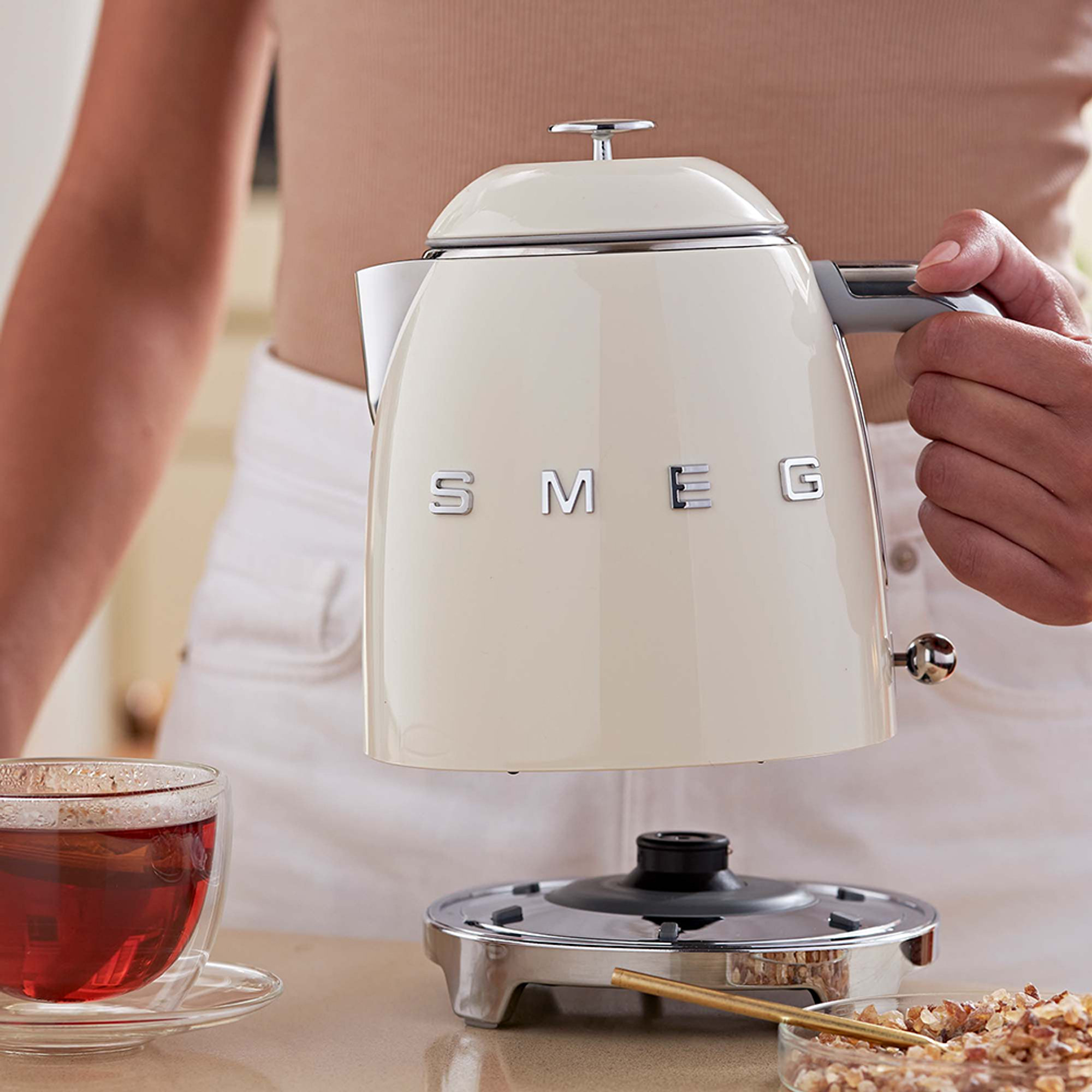 Mini Bollitore Standard , panna KLF05CREU smeg vista5
